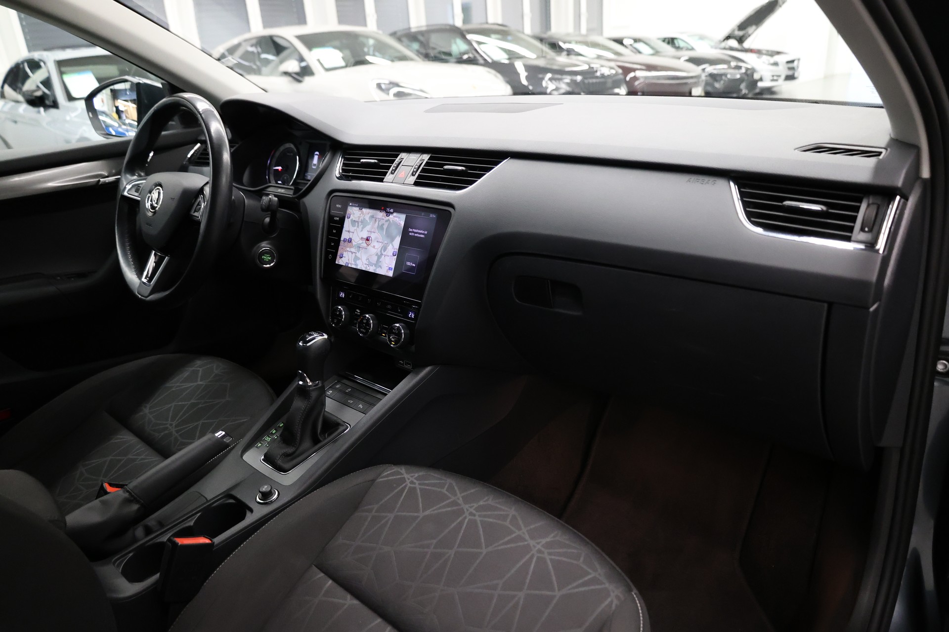 SKODA Octavia Combi 2.0 TDI 150 Ambition DSG-image-16