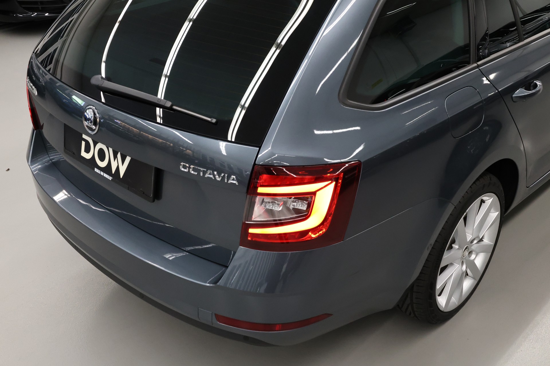 SKODA Octavia Combi 2.0 TDI 150 Ambition DSG-image-9