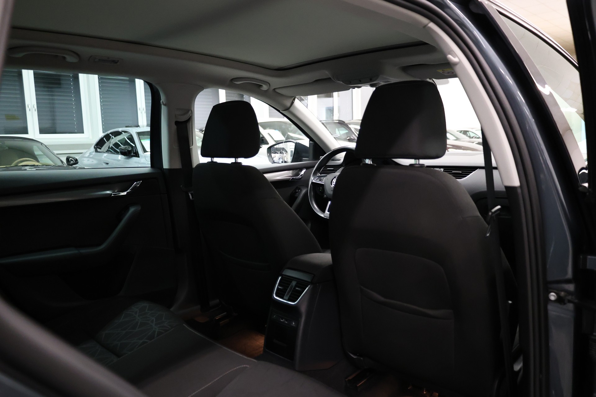 SKODA Octavia Combi 2.0 TDI 150 Ambition DSG-image-22