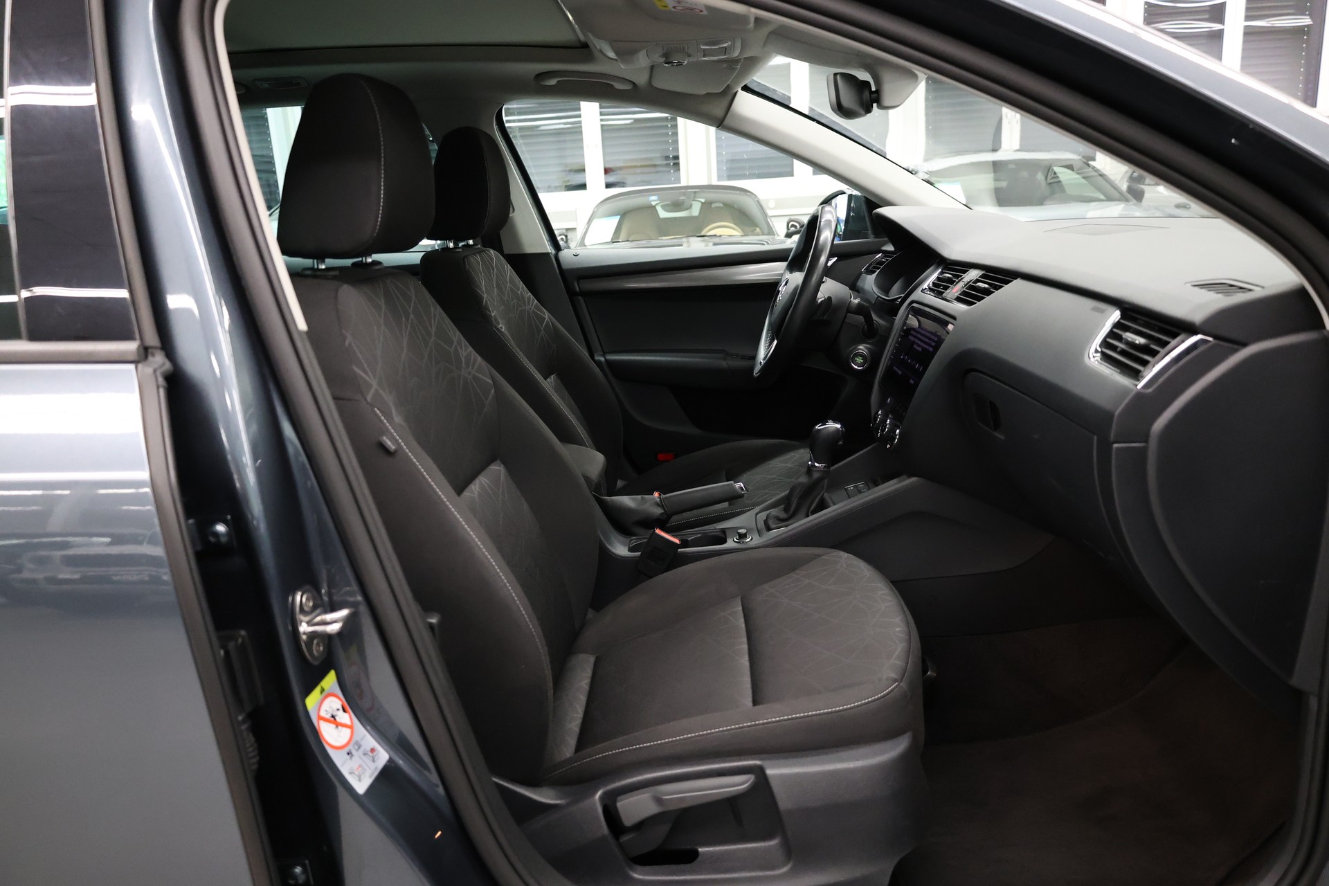 SKODA Octavia Combi 2.0 TDI 150 Ambition DSG-image-14