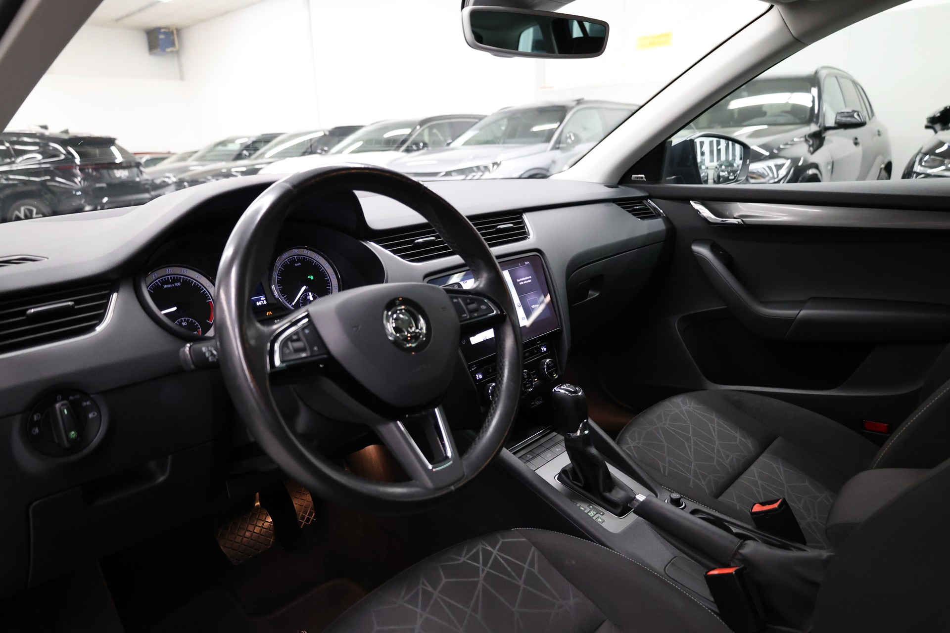 SKODA Octavia Combi 2.0 TDI 150 Ambition DSG-image-15