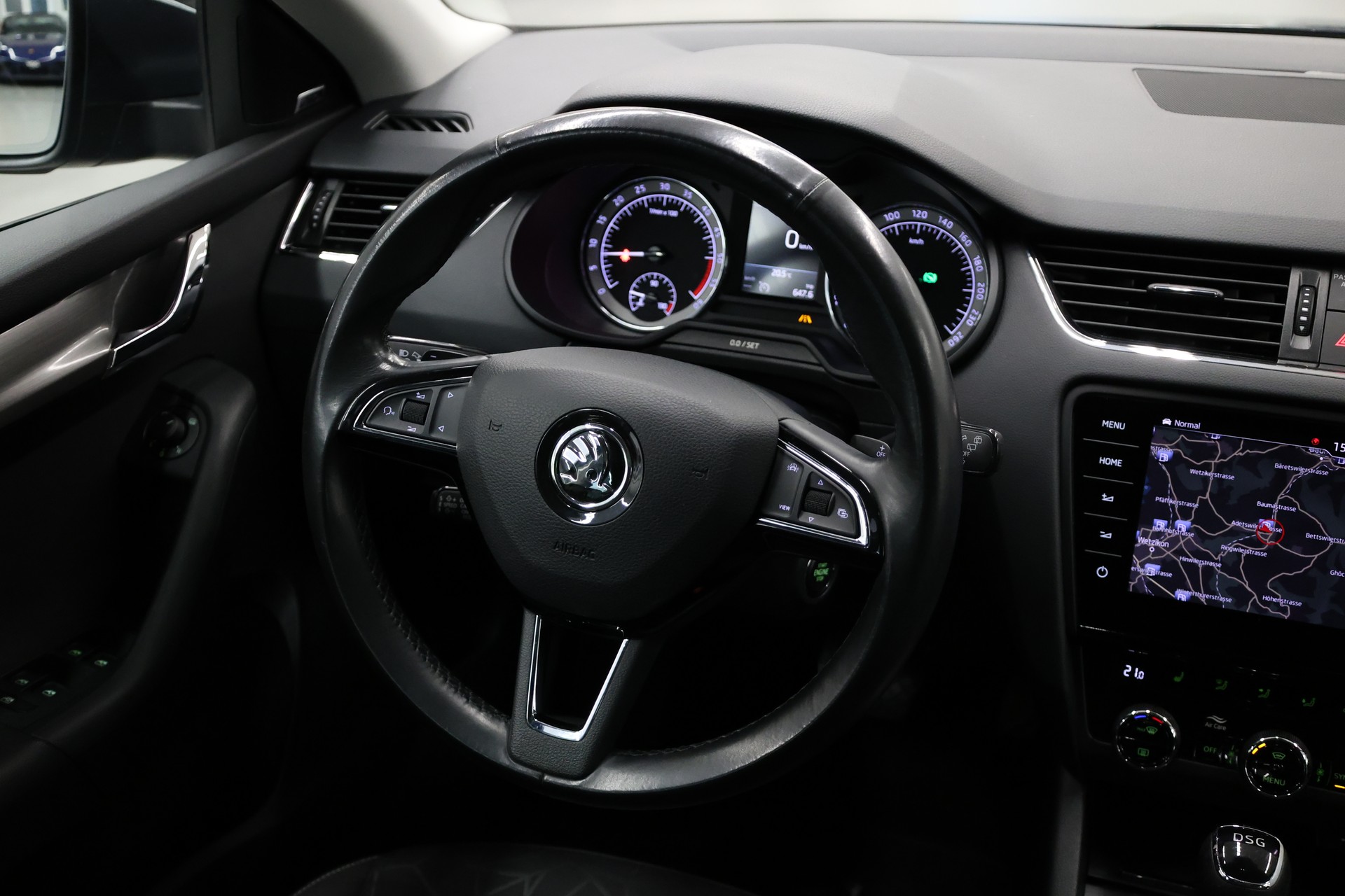 SKODA Octavia Combi 2.0 TDI 150 Ambition DSG-image-18