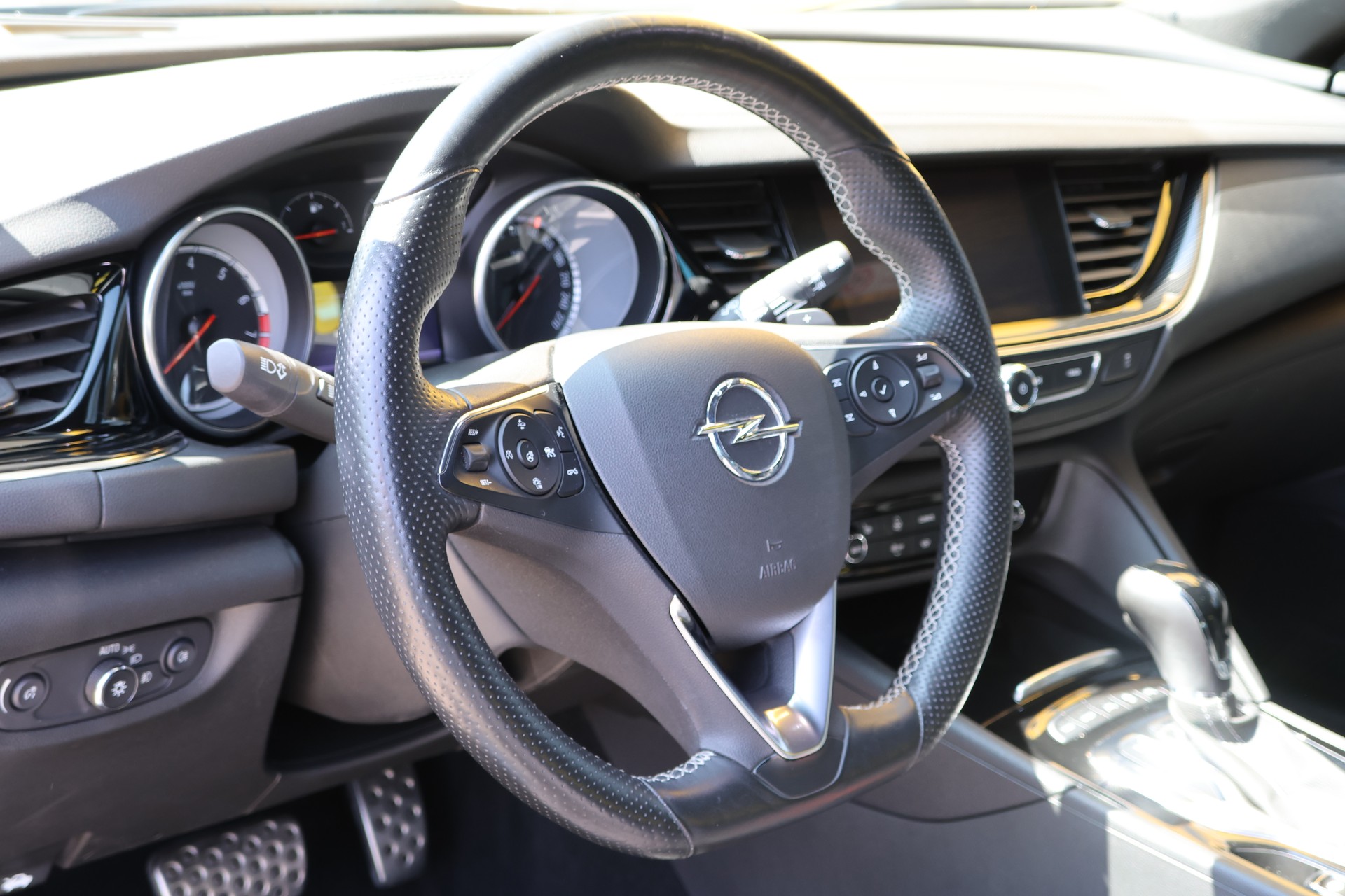OPEL Insignia 2.0 T Sports Tourer Excellence 4WD Automat.-image-4