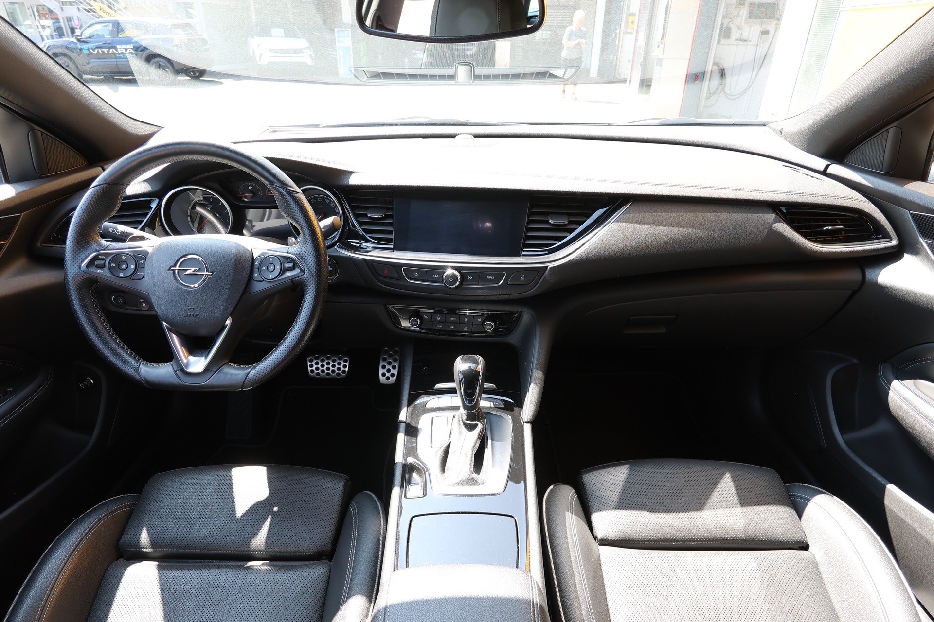 OPEL Insignia 2.0 T Sports Tourer Excellence 4WD Automat.-image-3