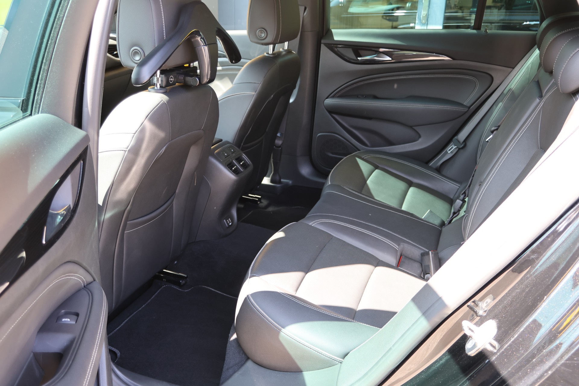 OPEL Insignia 2.0 T Sports Tourer Excellence 4WD Automat.-image-11