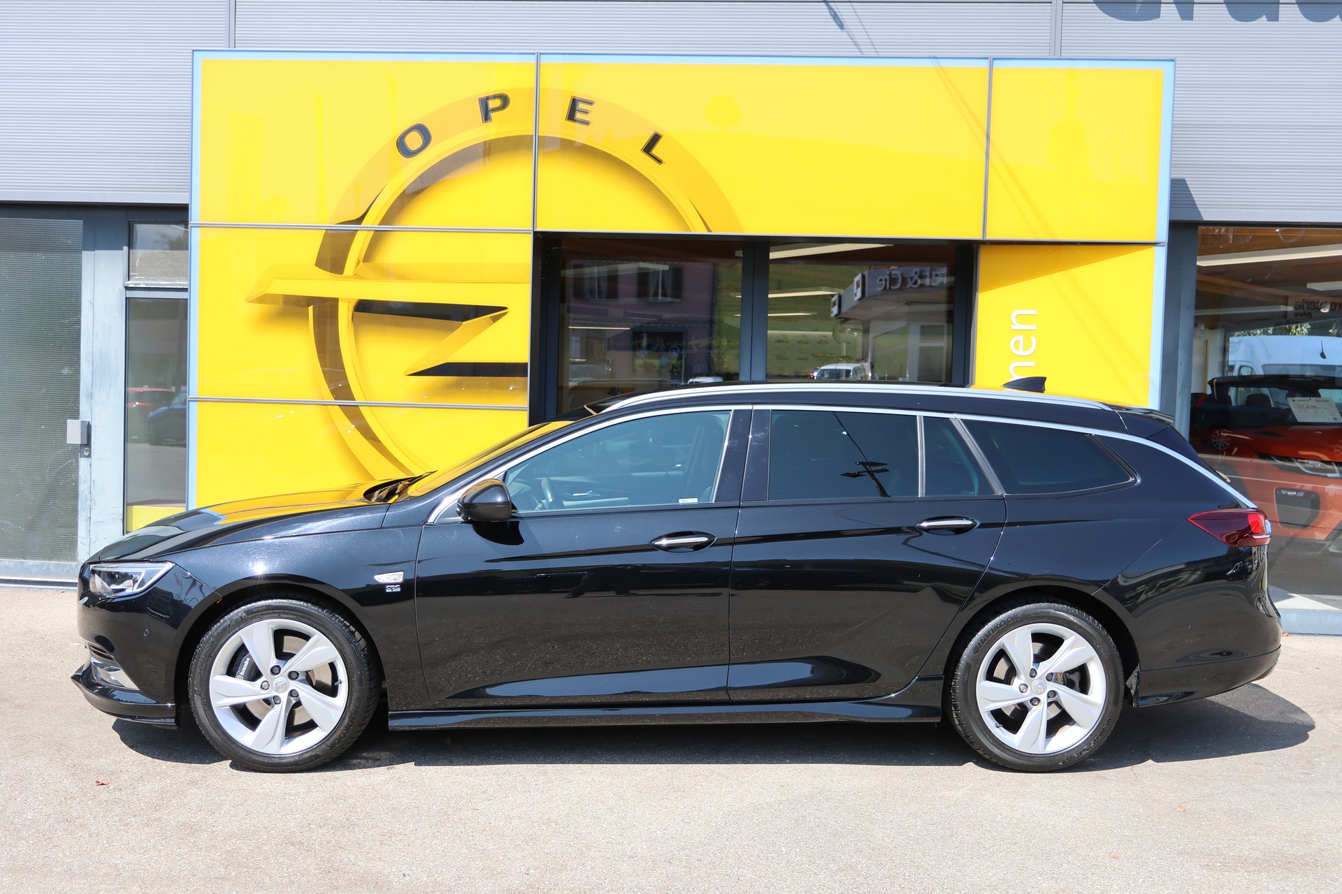 OPEL Insignia 2.0 T Sports Tourer Excellence 4WD Automat.-image-1