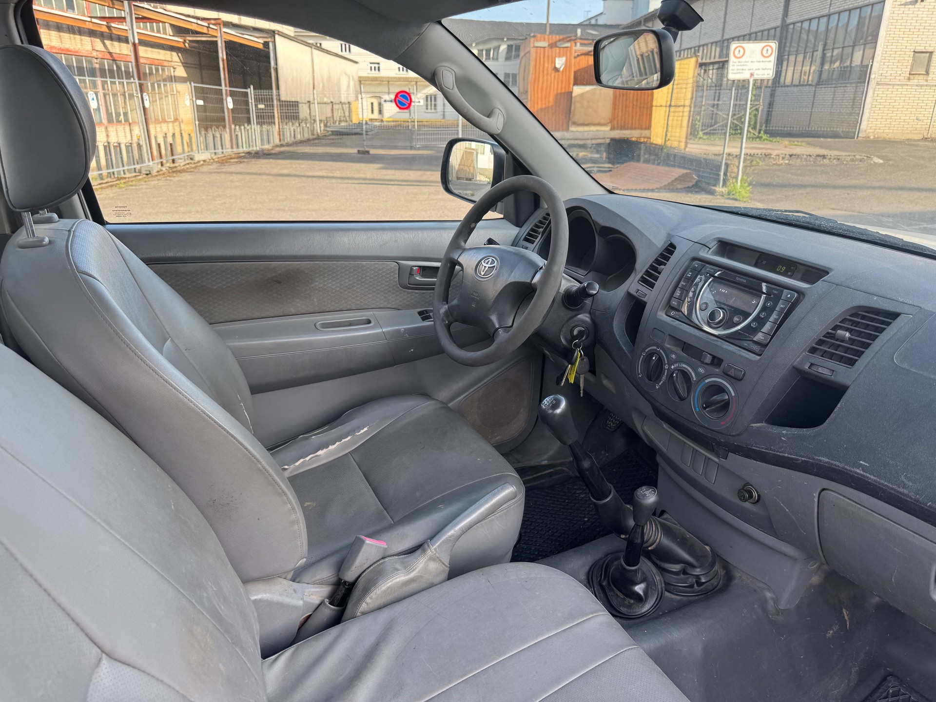 TOYOTA Hilux 4x4 SingleCab LineaTerra-image-9