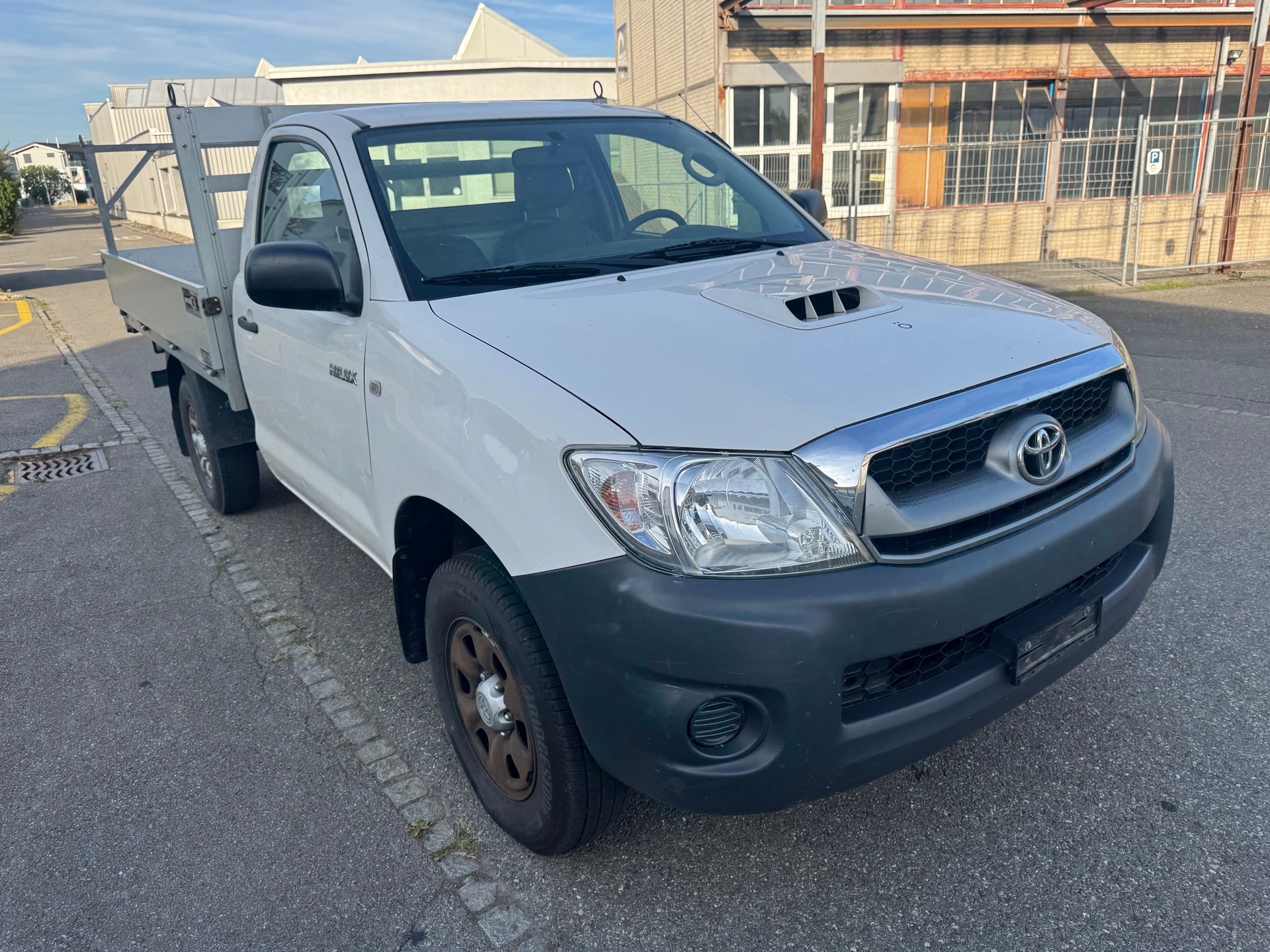 TOYOTA Hilux 4x4 SingleCab LineaTerra-image-2