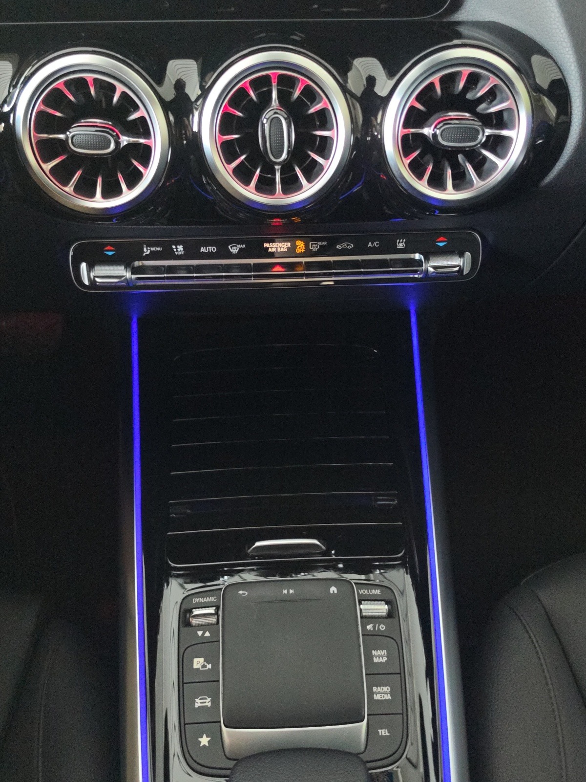 MERCEDES-BENZ EQA 300 4Matic-image-18