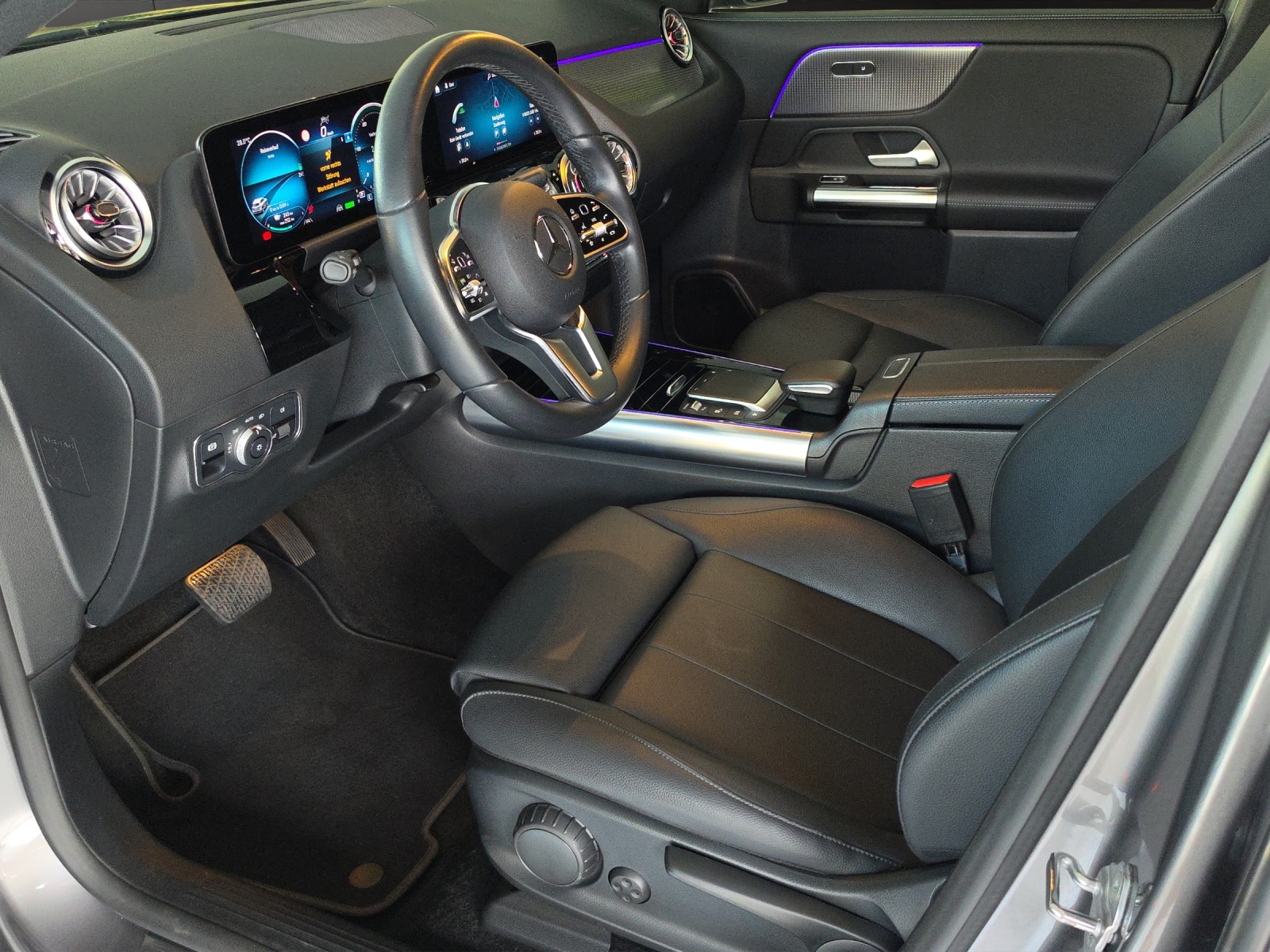 MERCEDES-BENZ EQA 300 4Matic-image-7