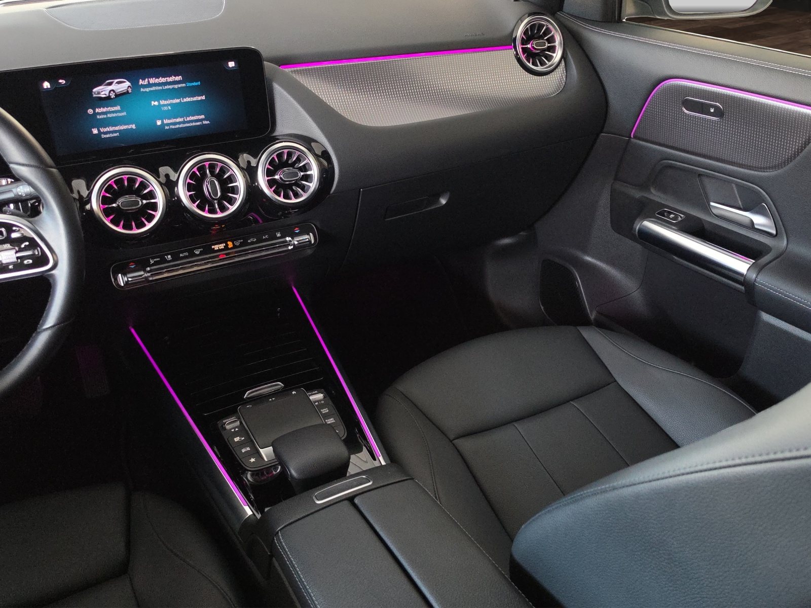 MERCEDES-BENZ EQA 300 4Matic-image-13