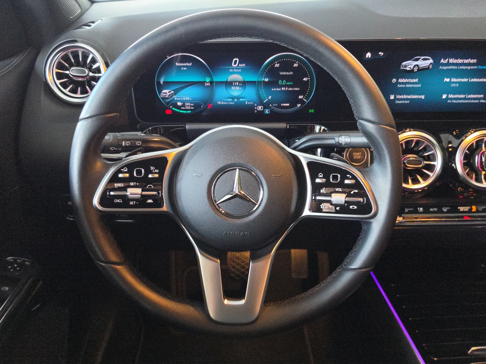 MERCEDES-BENZ EQA 300 4Matic-image-9
