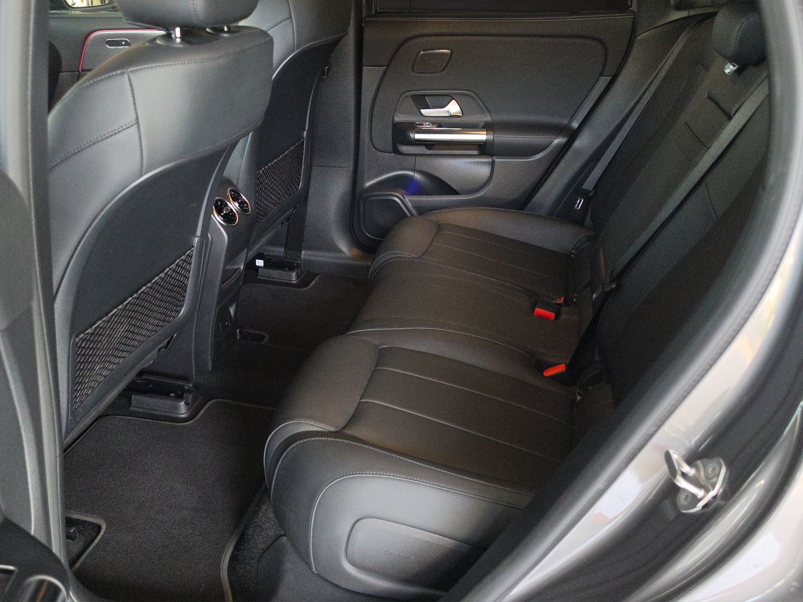 MERCEDES-BENZ EQA 300 4Matic-image-11