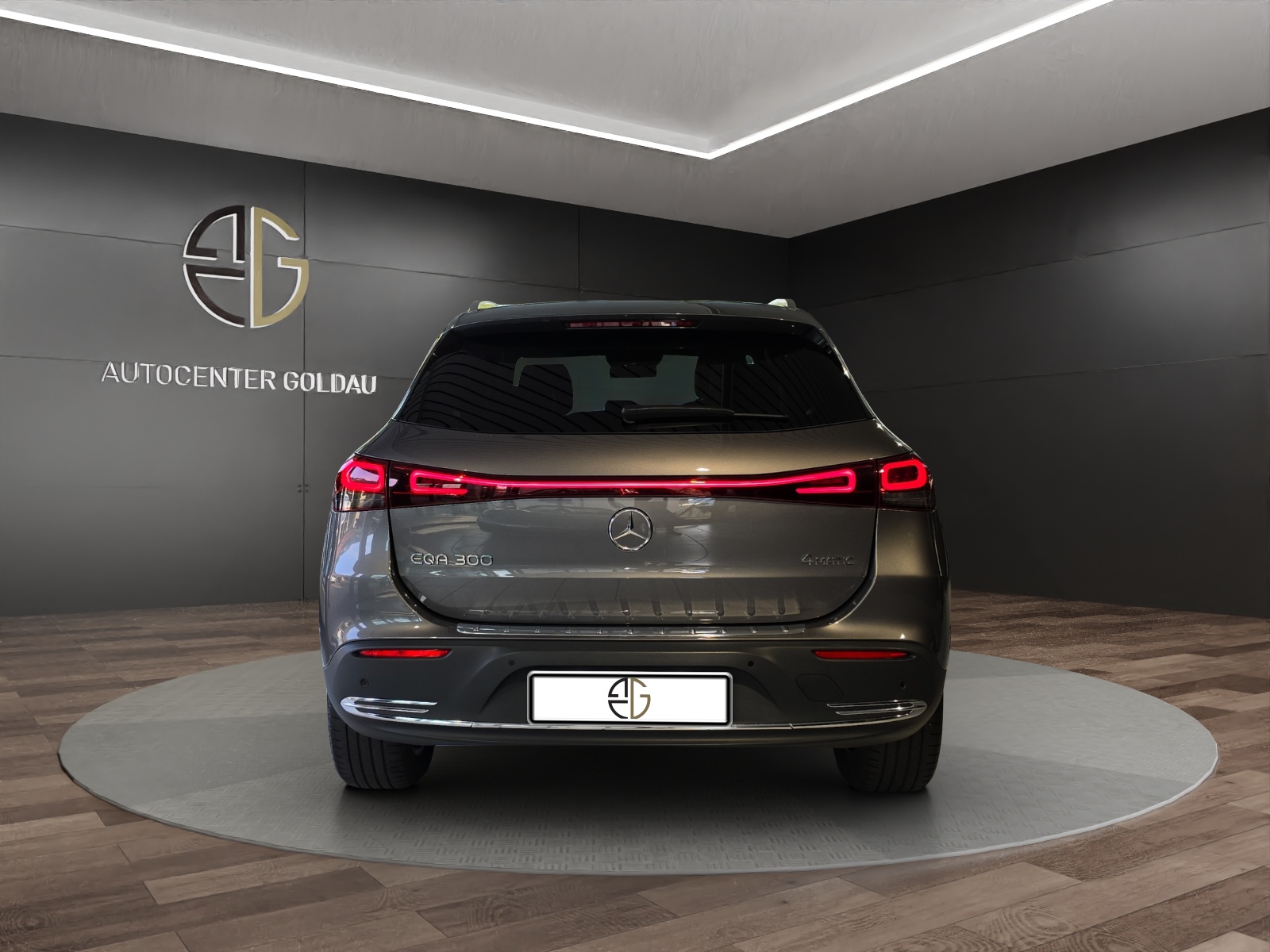 MERCEDES-BENZ EQA 300 4Matic-showroom-element-2