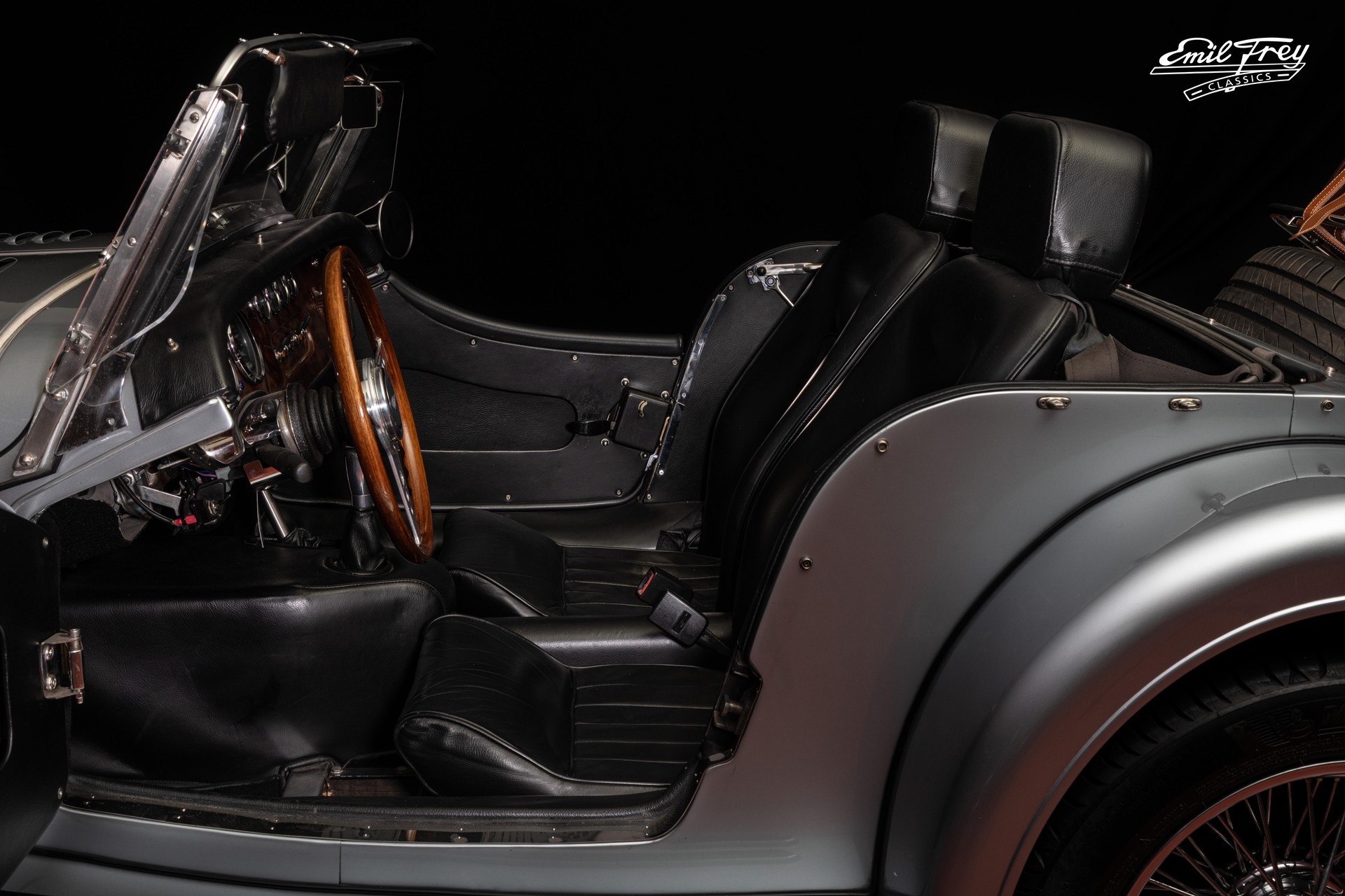 MORGAN Plus 8-showroom-element-3