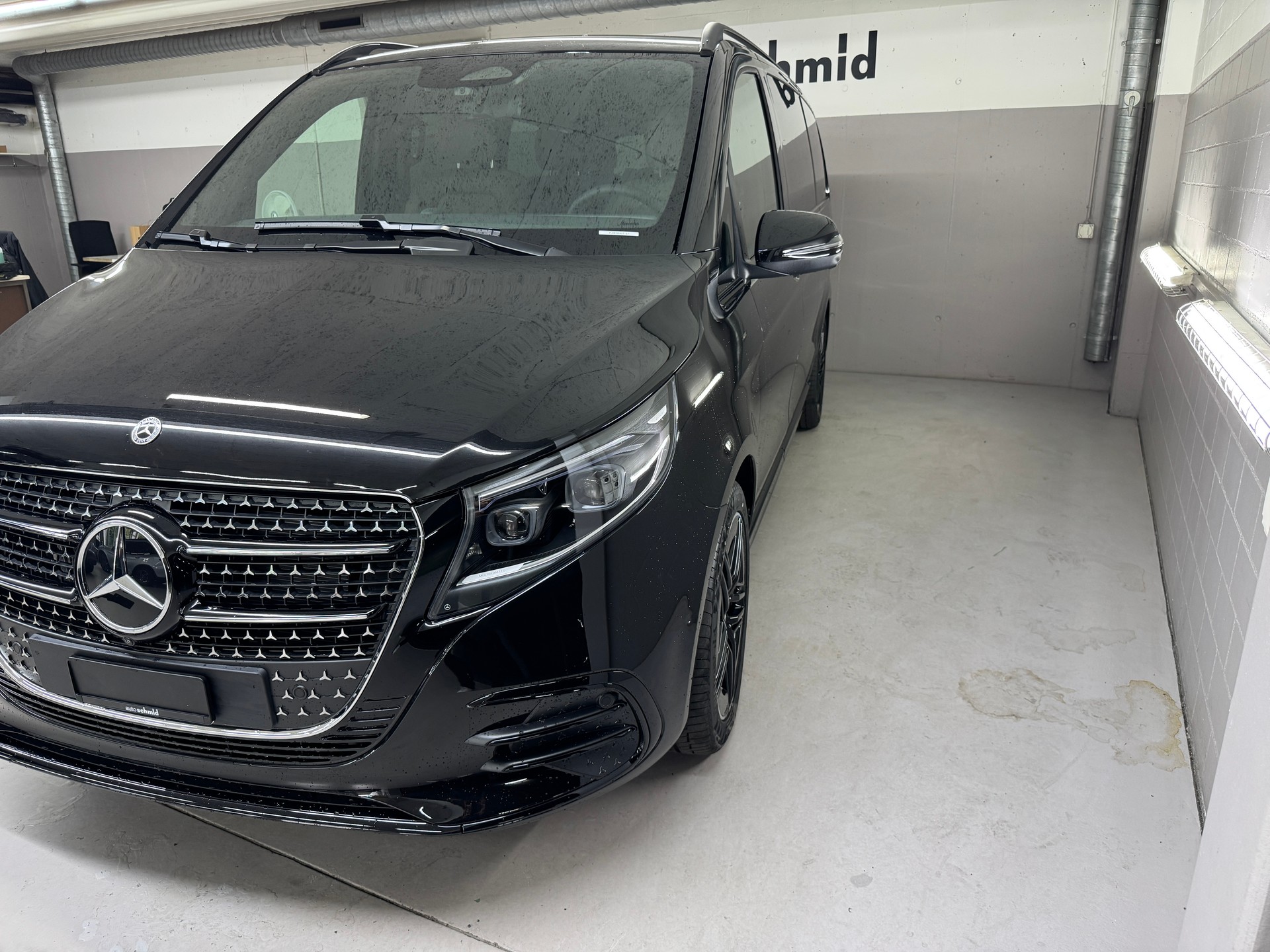 MERCEDES-BENZ V 300 d 4MATIC EXCLUSIVE Swiss Edition 3200mm L-showroom-element-3