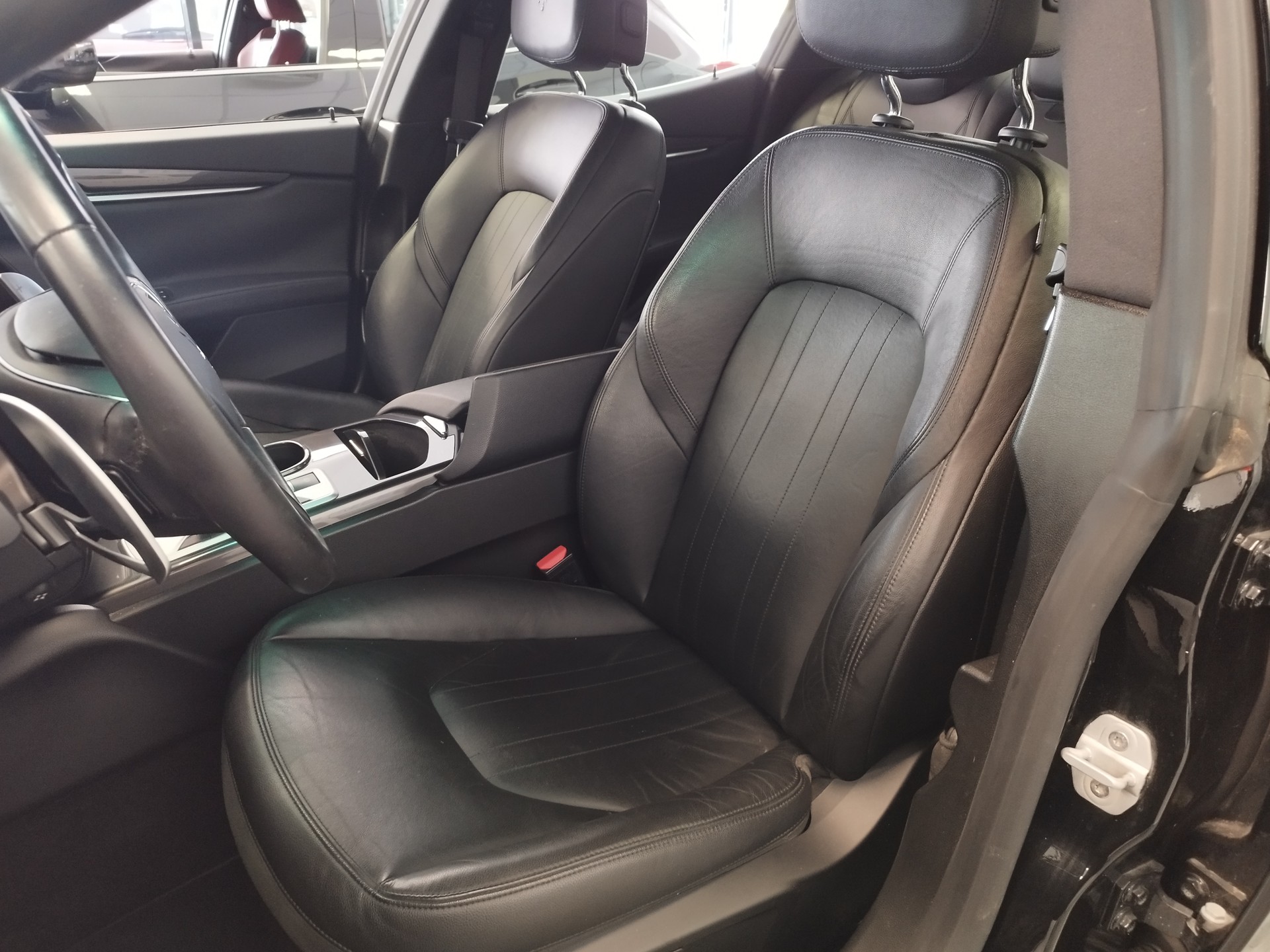 MASERATI Ghibli D 3.0 V6 Automatica-image-3