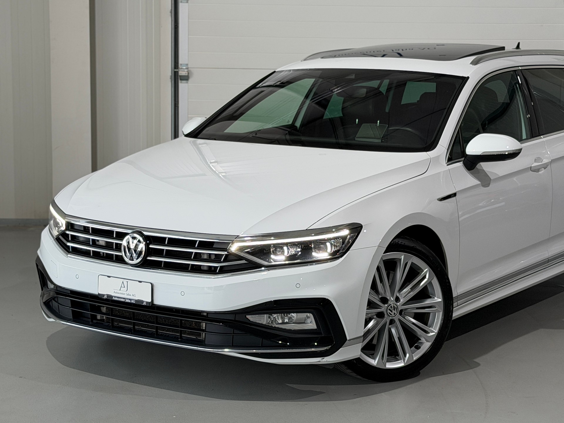VW Passat 2.0 TDI BMT R-Line Edition 4Motion DSG (CH)-image-1