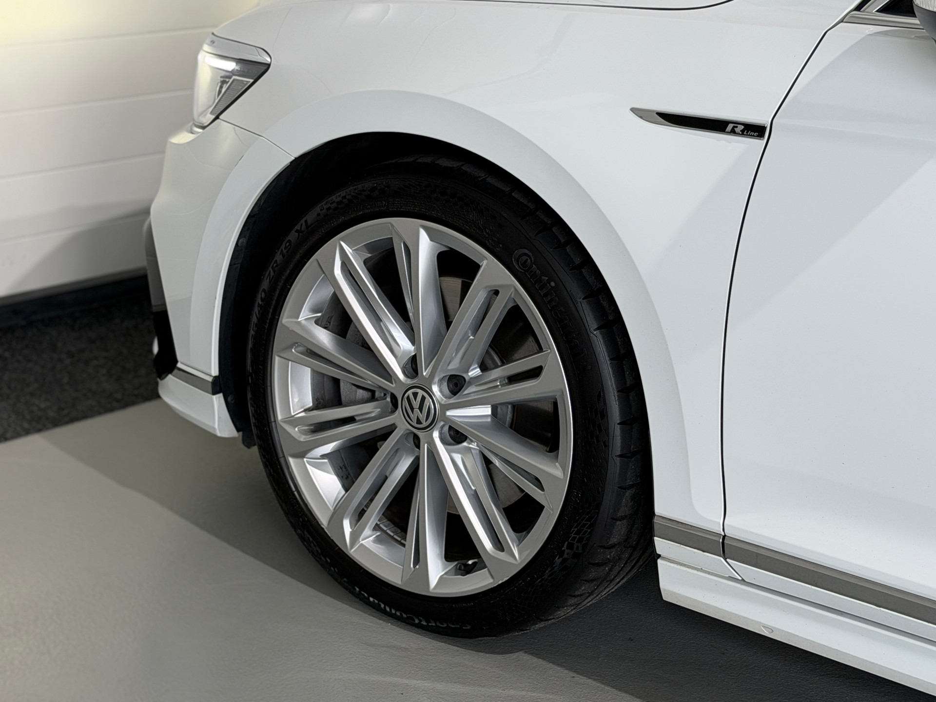 VW Passat 2.0 TDI BMT R-Line Edition 4Motion DSG (CH)-image-16