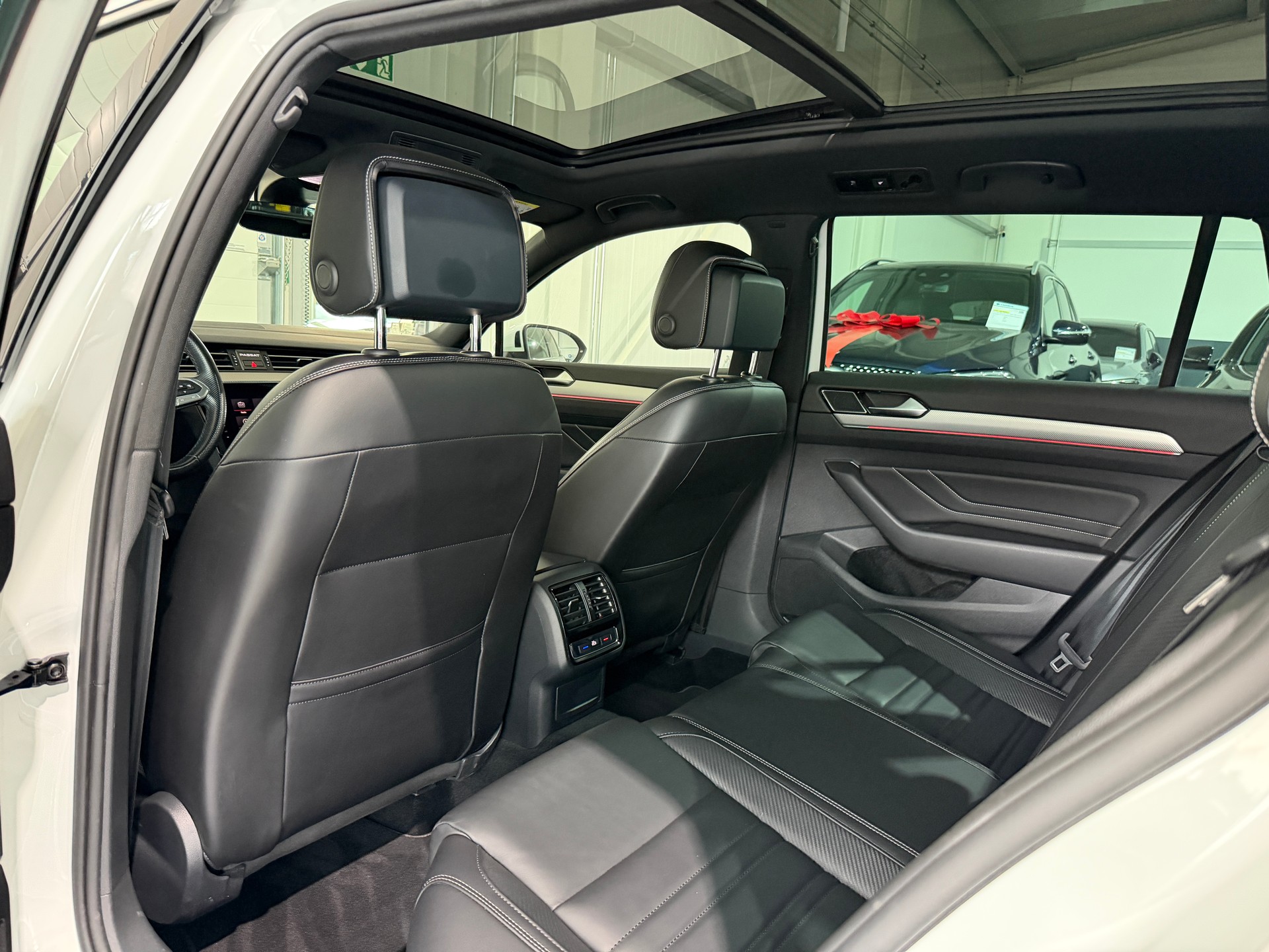 VW Passat 2.0 TDI BMT R-Line Edition 4Motion DSG (CH)-image-13