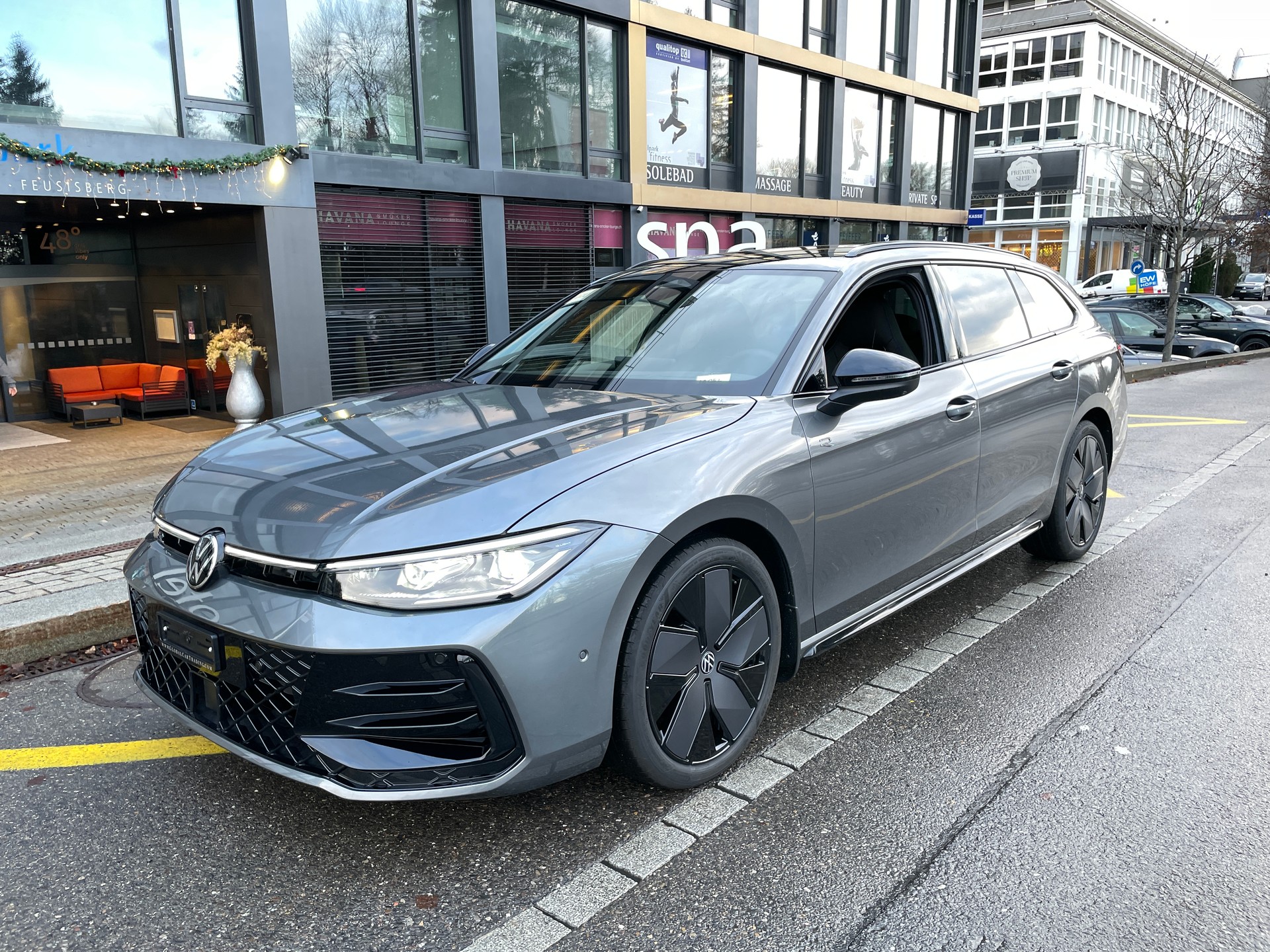 VW Passat Variant 2.0 TDI evo R-Line 4 Motion DSG-image-0