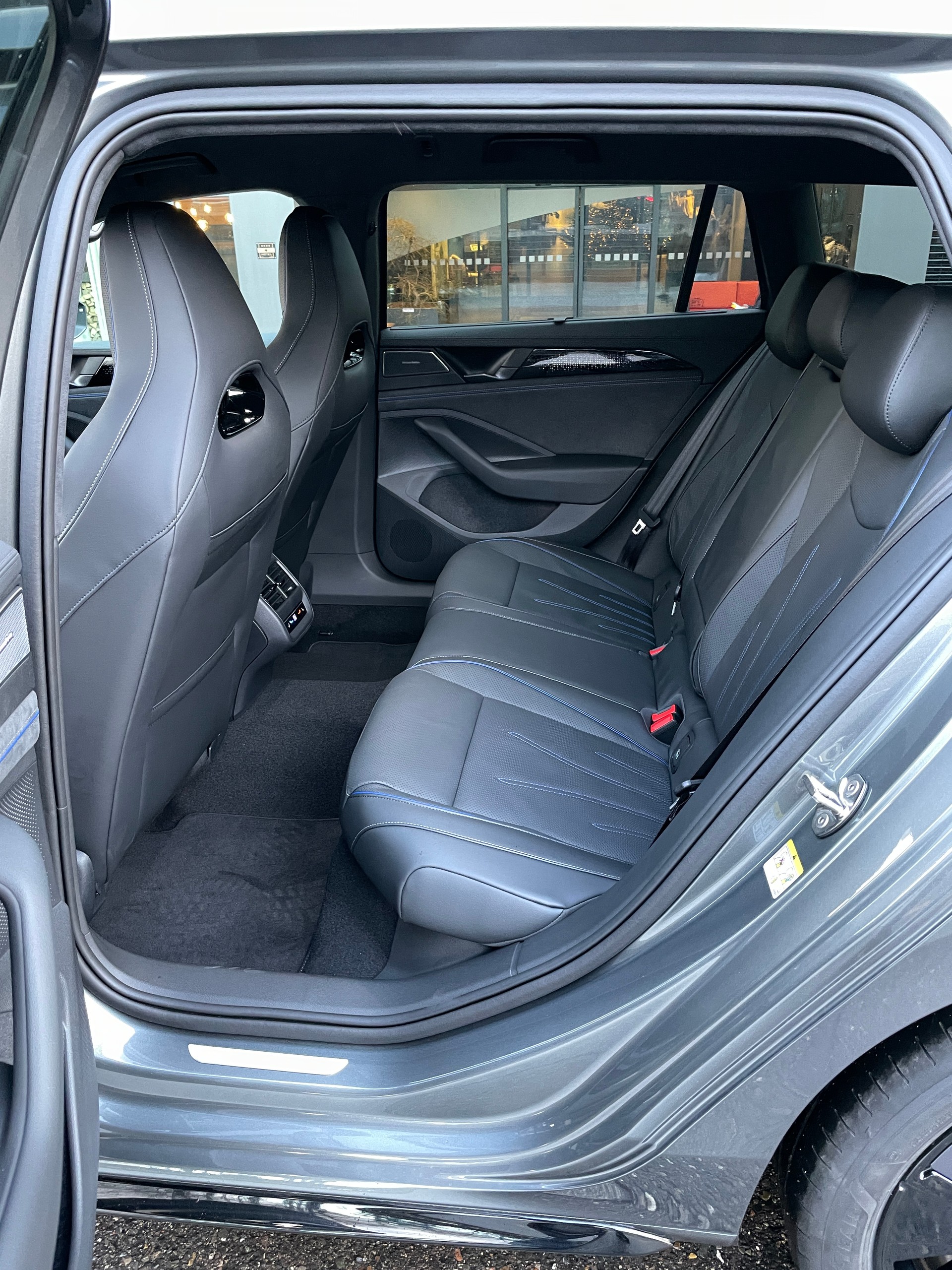 VW Passat Variant 2.0 TDI evo R-Line 4 Motion DSG-image-14