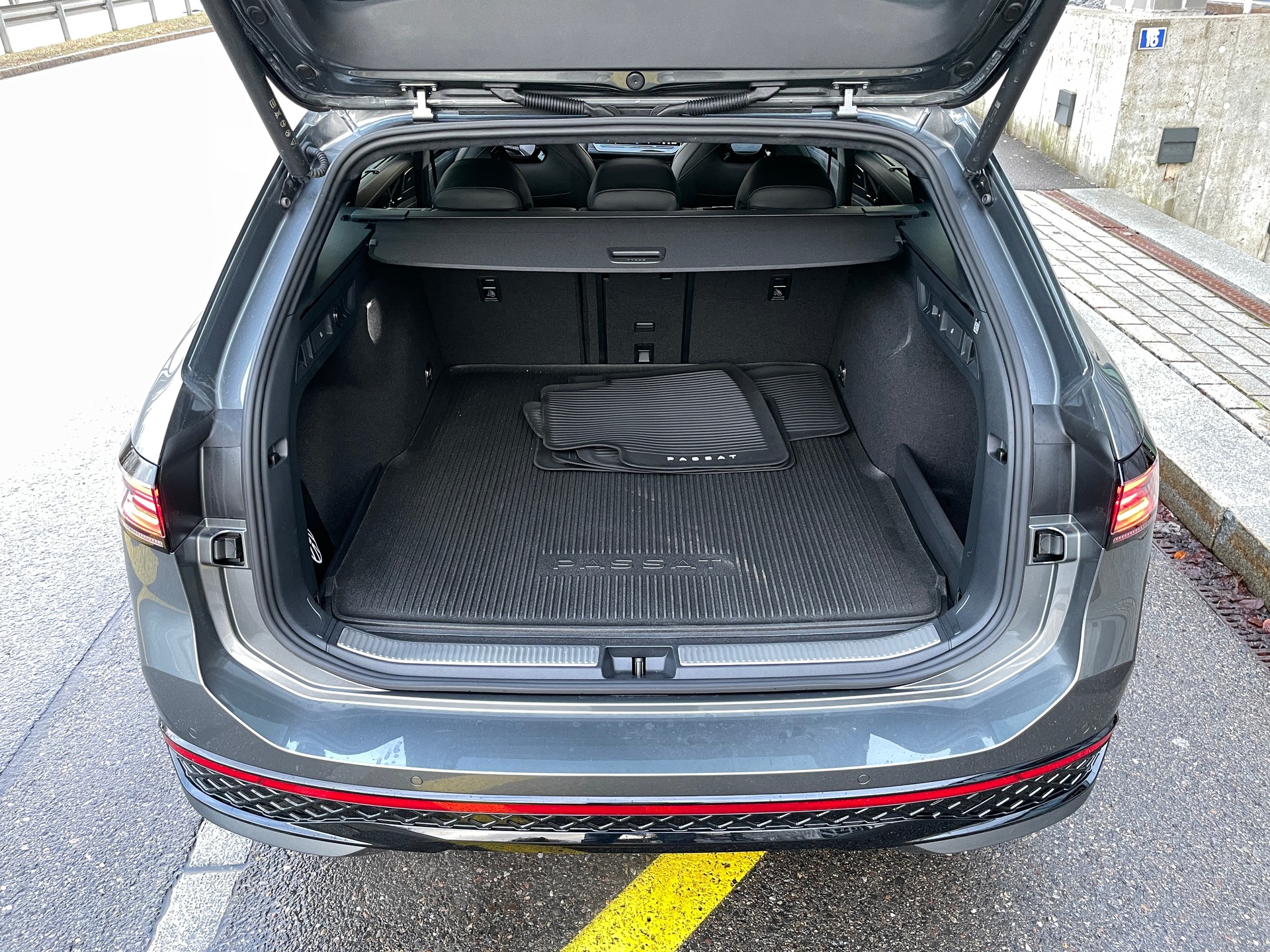 VW Passat Variant 2.0 TDI evo R-Line 4 Motion DSG-image-6