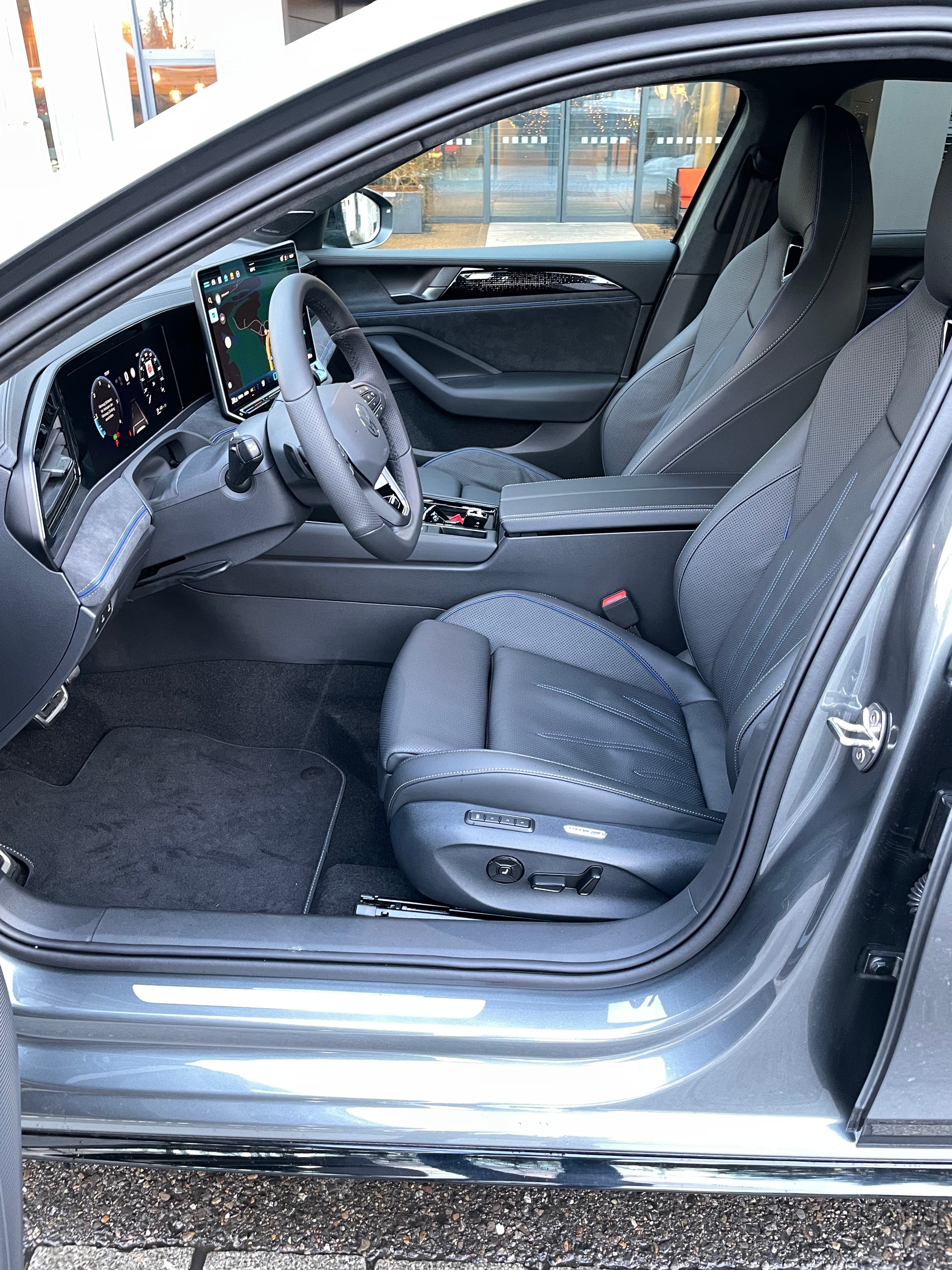 VW Passat Variant 2.0 TDI evo R-Line 4 Motion DSG-image-11
