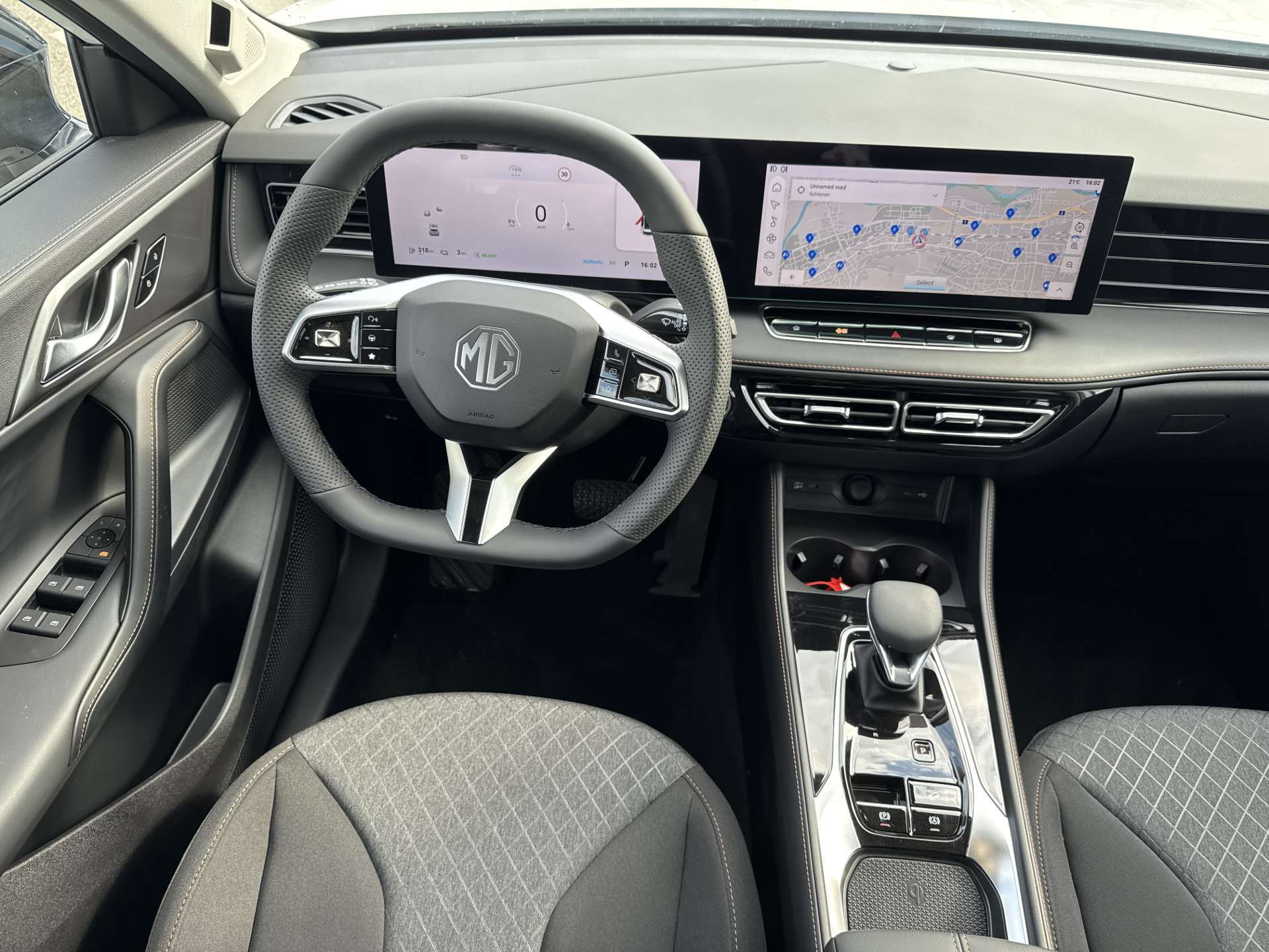 MG HS 1.5 T PHEV Comfort 272PS Automat-image-4