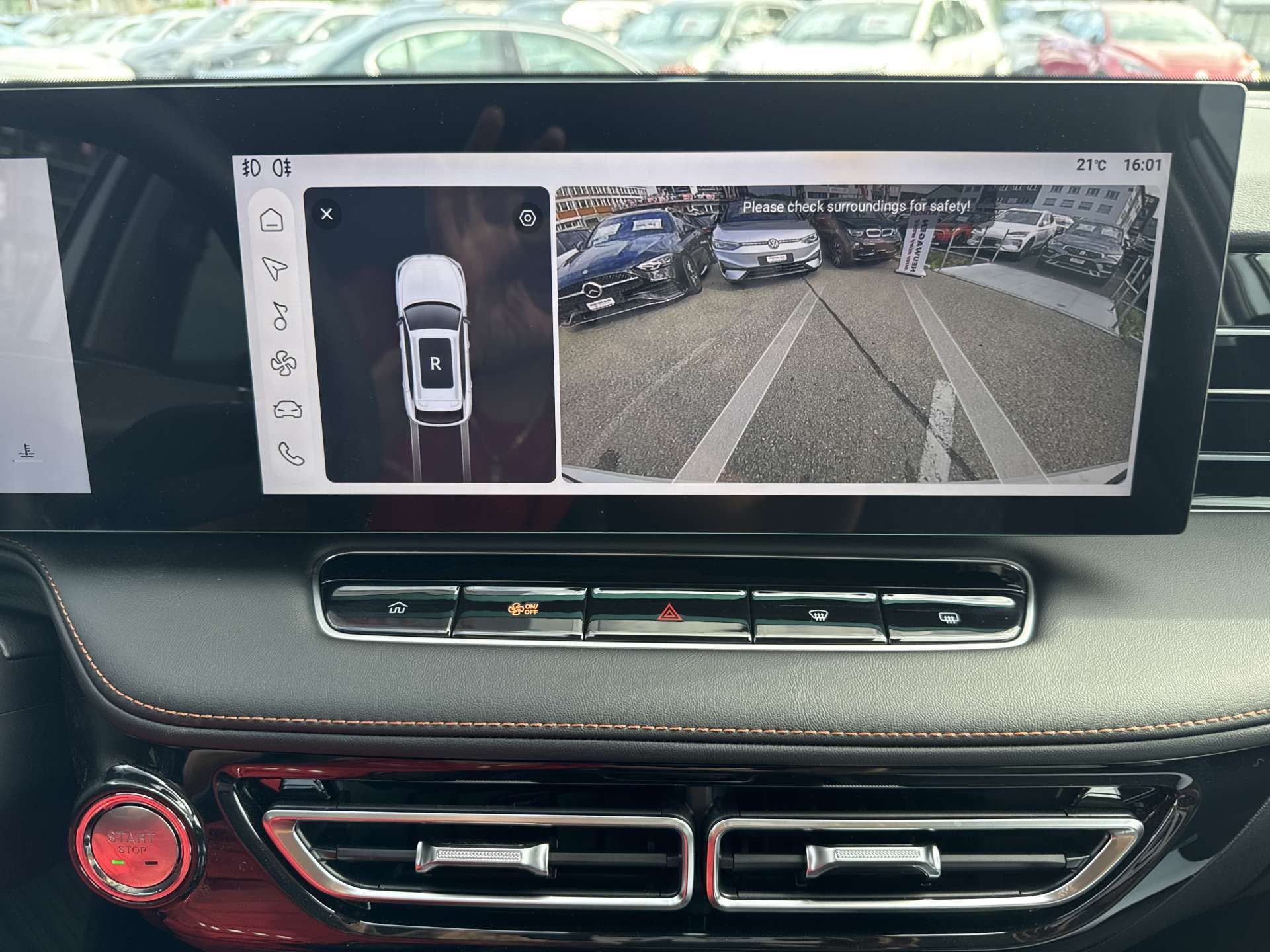 MG HS 1.5 T PHEV Comfort 272PS Automat-image-9