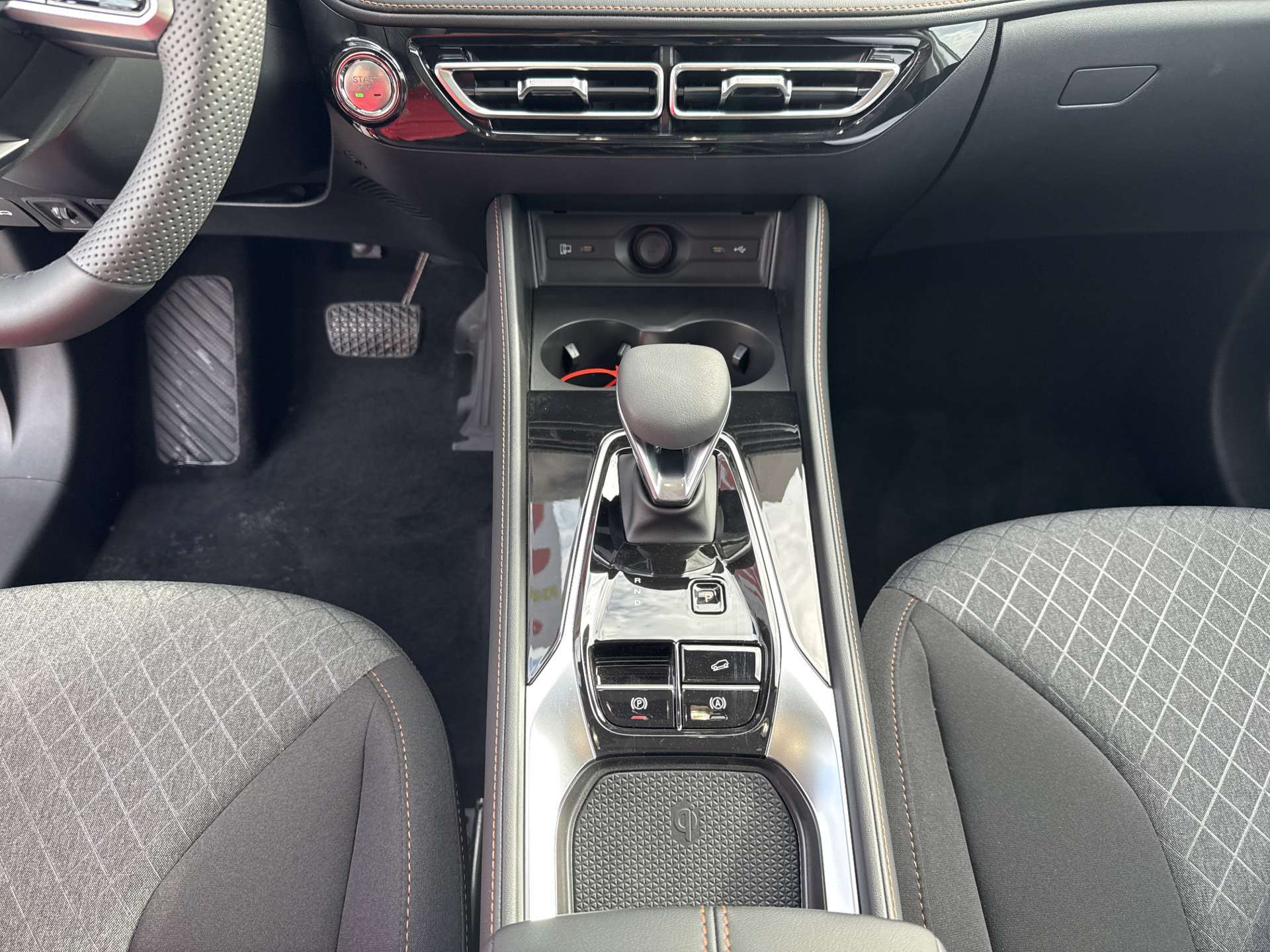 MG HS 1.5 T PHEV Comfort 272PS Automat-image-11