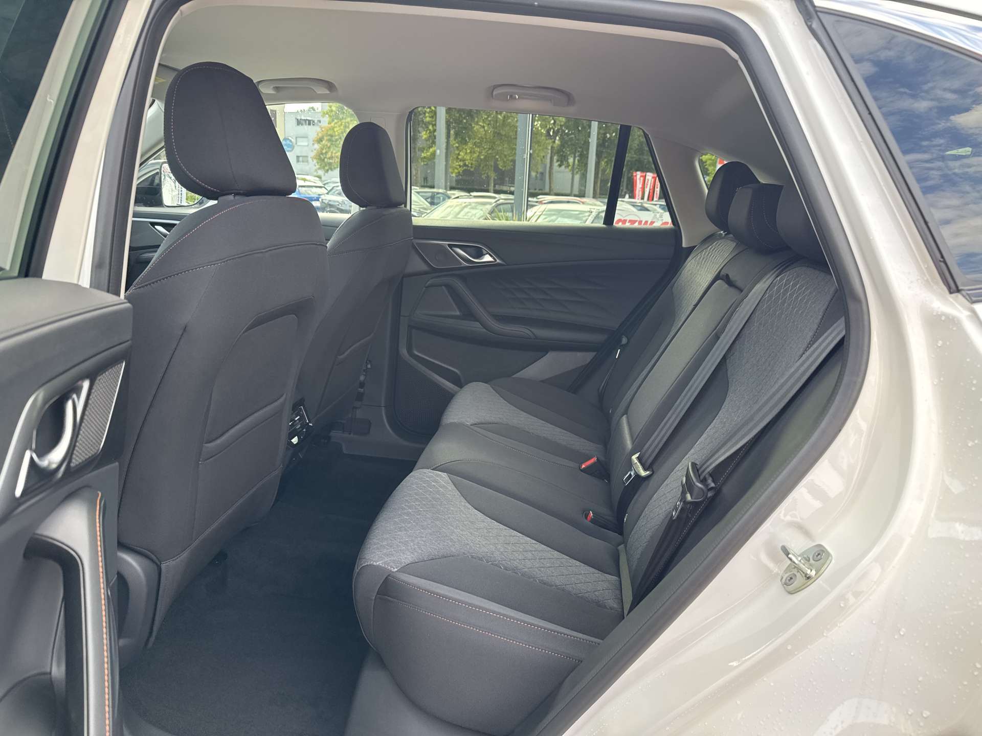 MG HS 1.5 T PHEV Comfort 272PS Automat-image-6