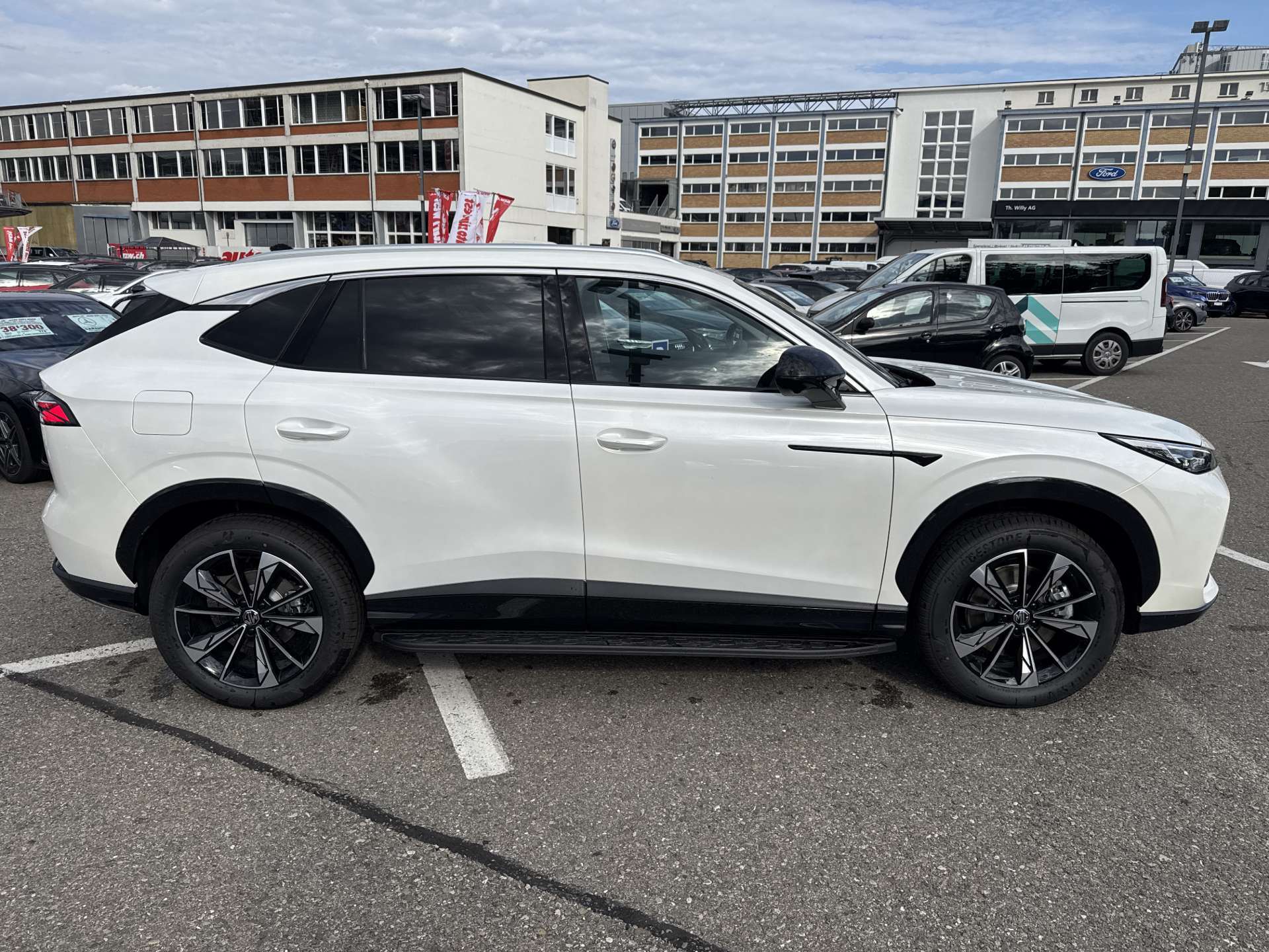MG HS 1.5 T PHEV Comfort 272PS Automat-image-10