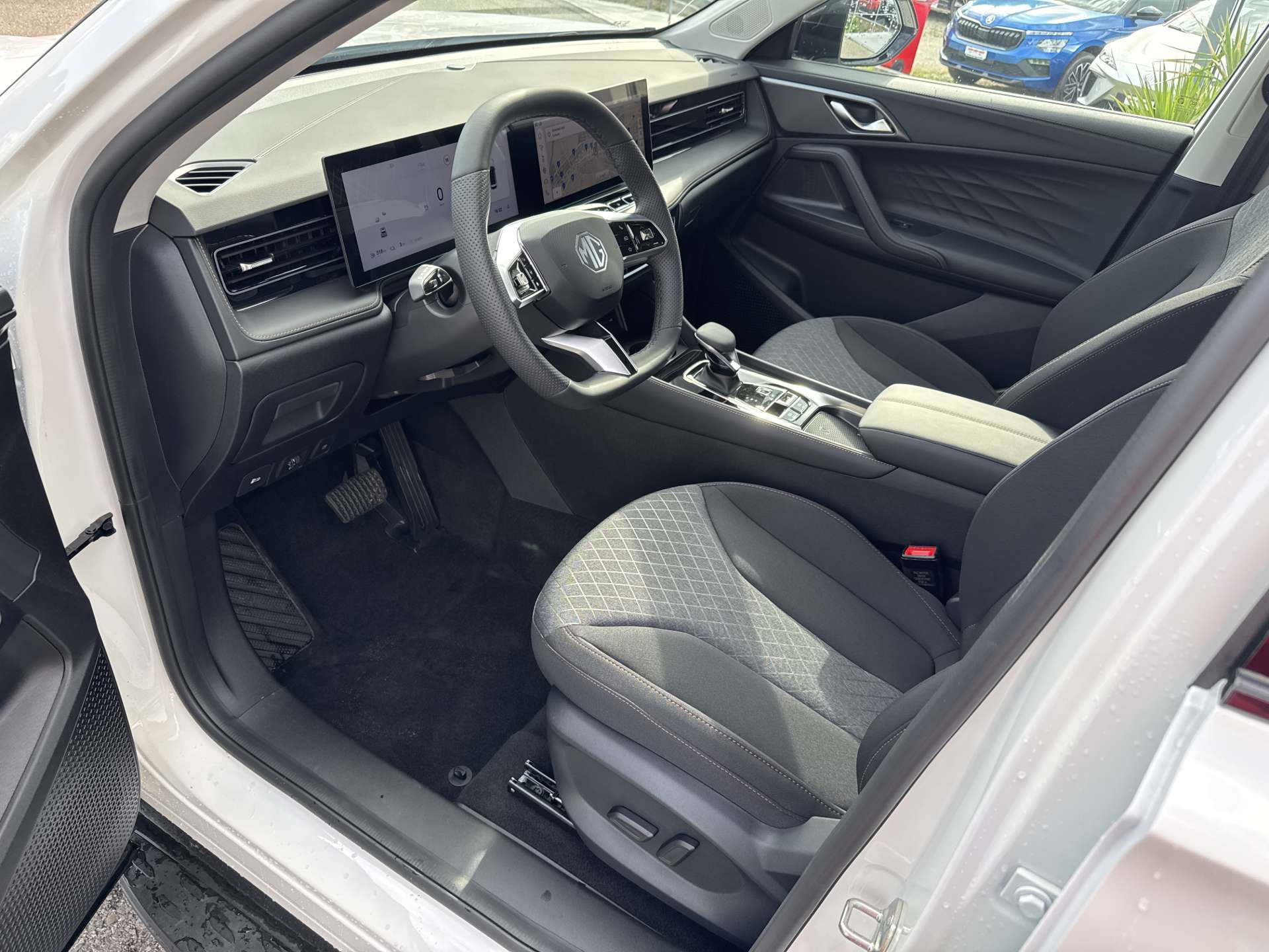 MG HS 1.5 T PHEV Comfort 272PS Automat-image-5