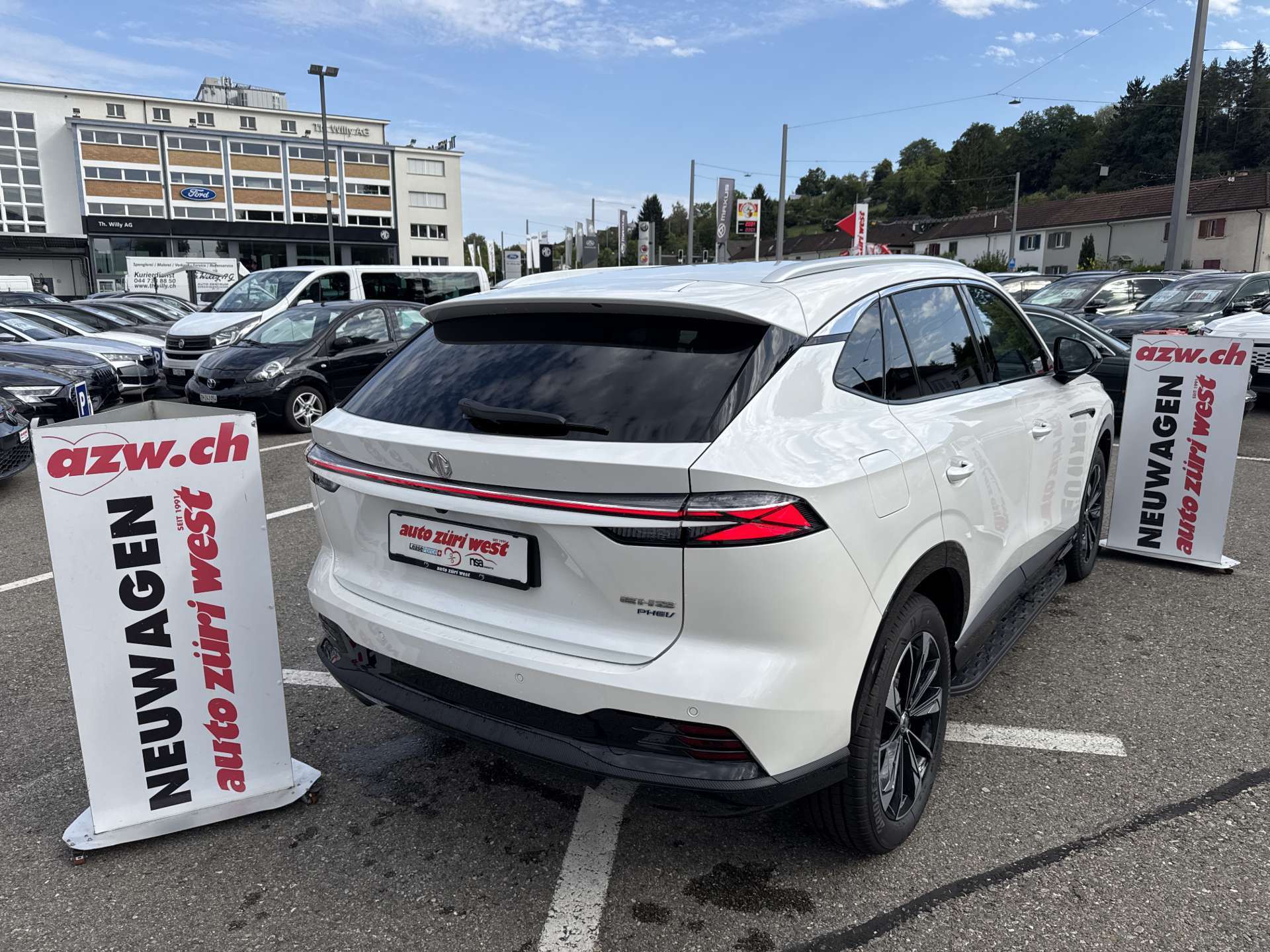 MG HS 1.5 T PHEV Comfort 272PS Automat-image-2