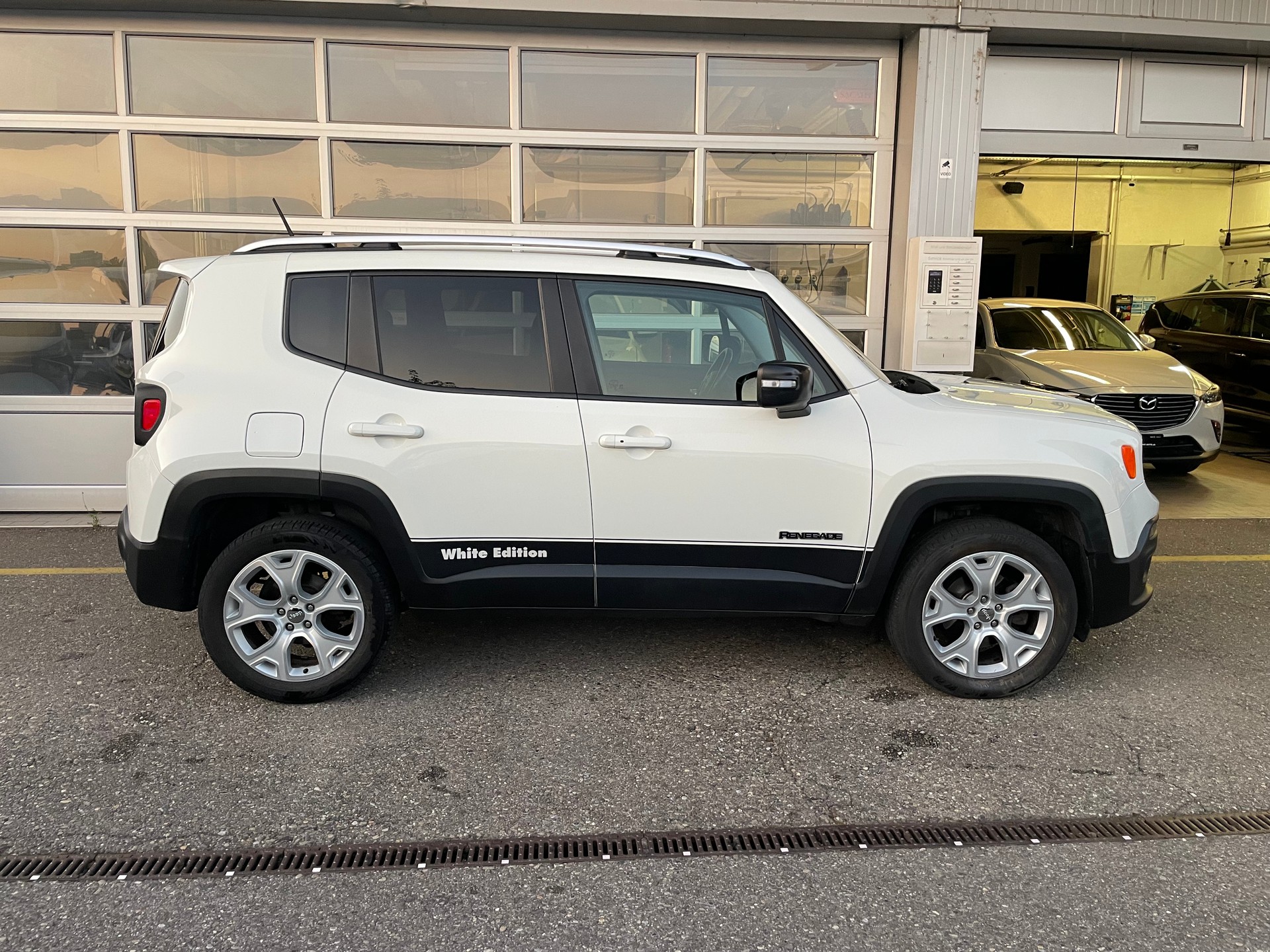 JEEP Renegade 2.0 CRD Limited AWD + Low Range 9ATX-image-4