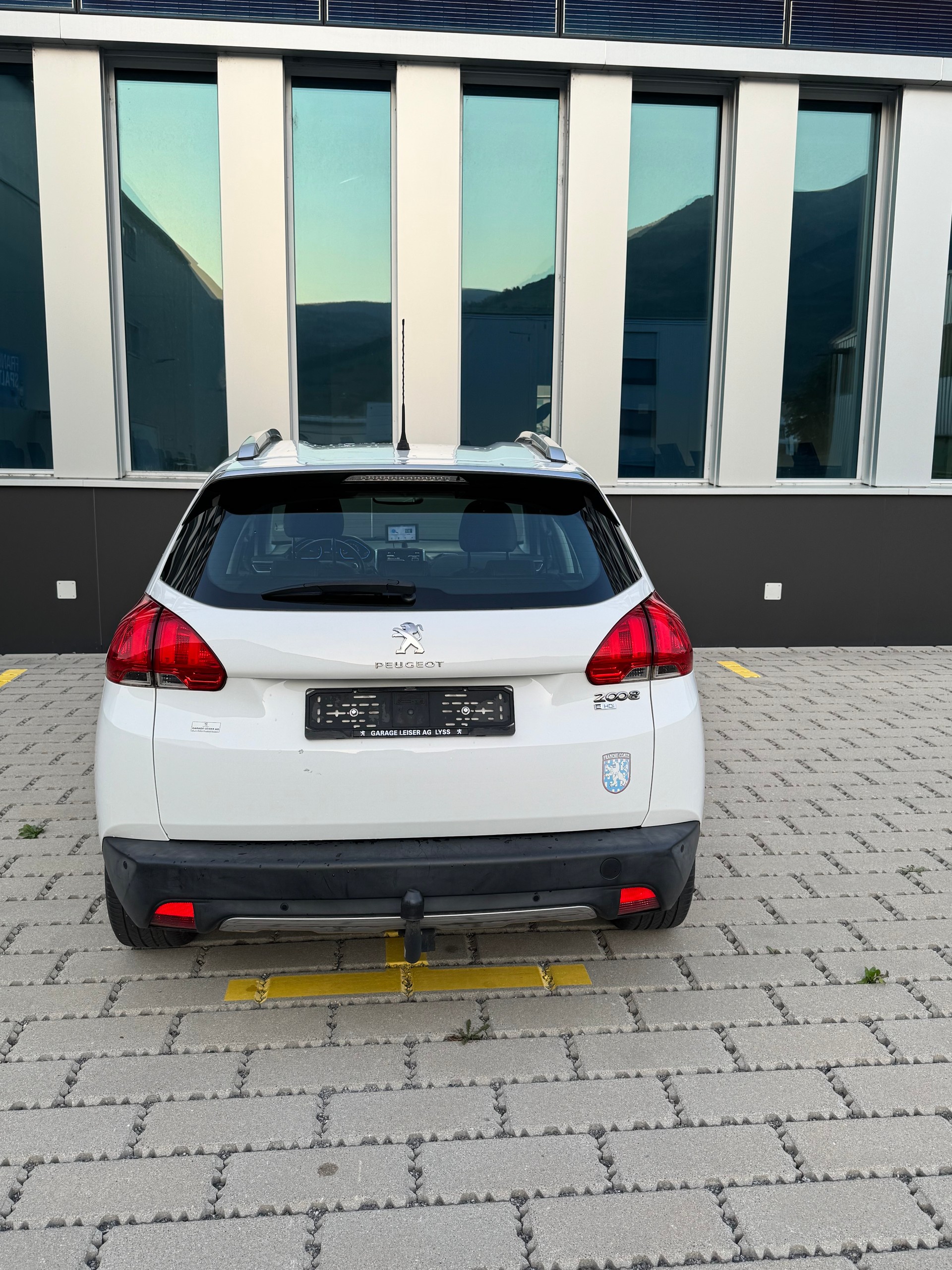 PEUGEOT 2008 1.6 e-HDi Allure EGS6-image-15