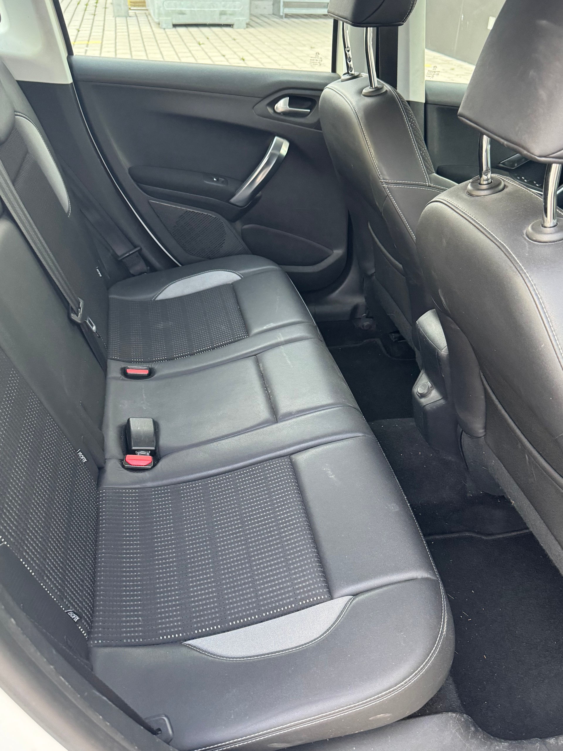 PEUGEOT 2008 1.6 e-HDi Allure EGS6-image-4