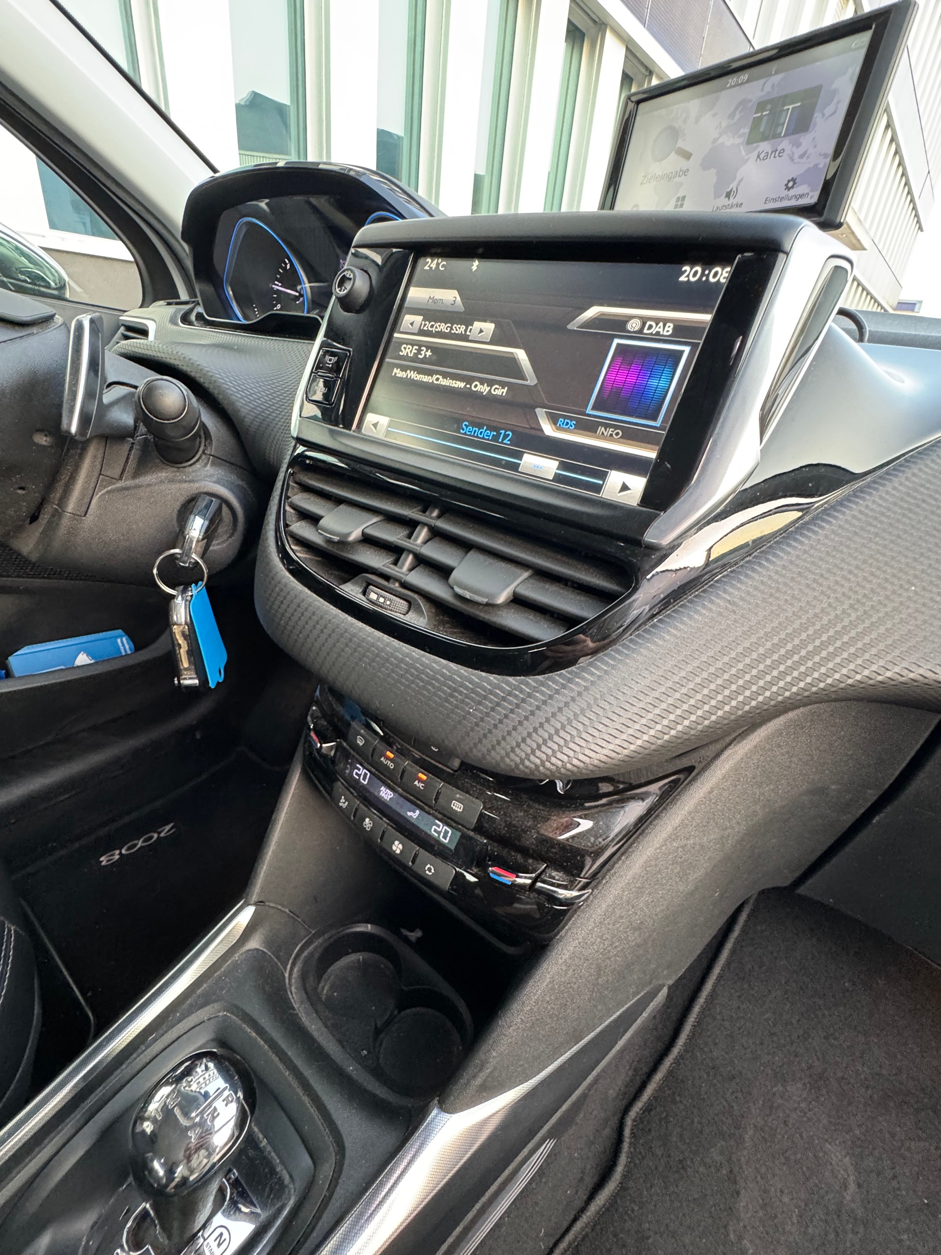PEUGEOT 2008 1.6 e-HDi Allure EGS6-image-12