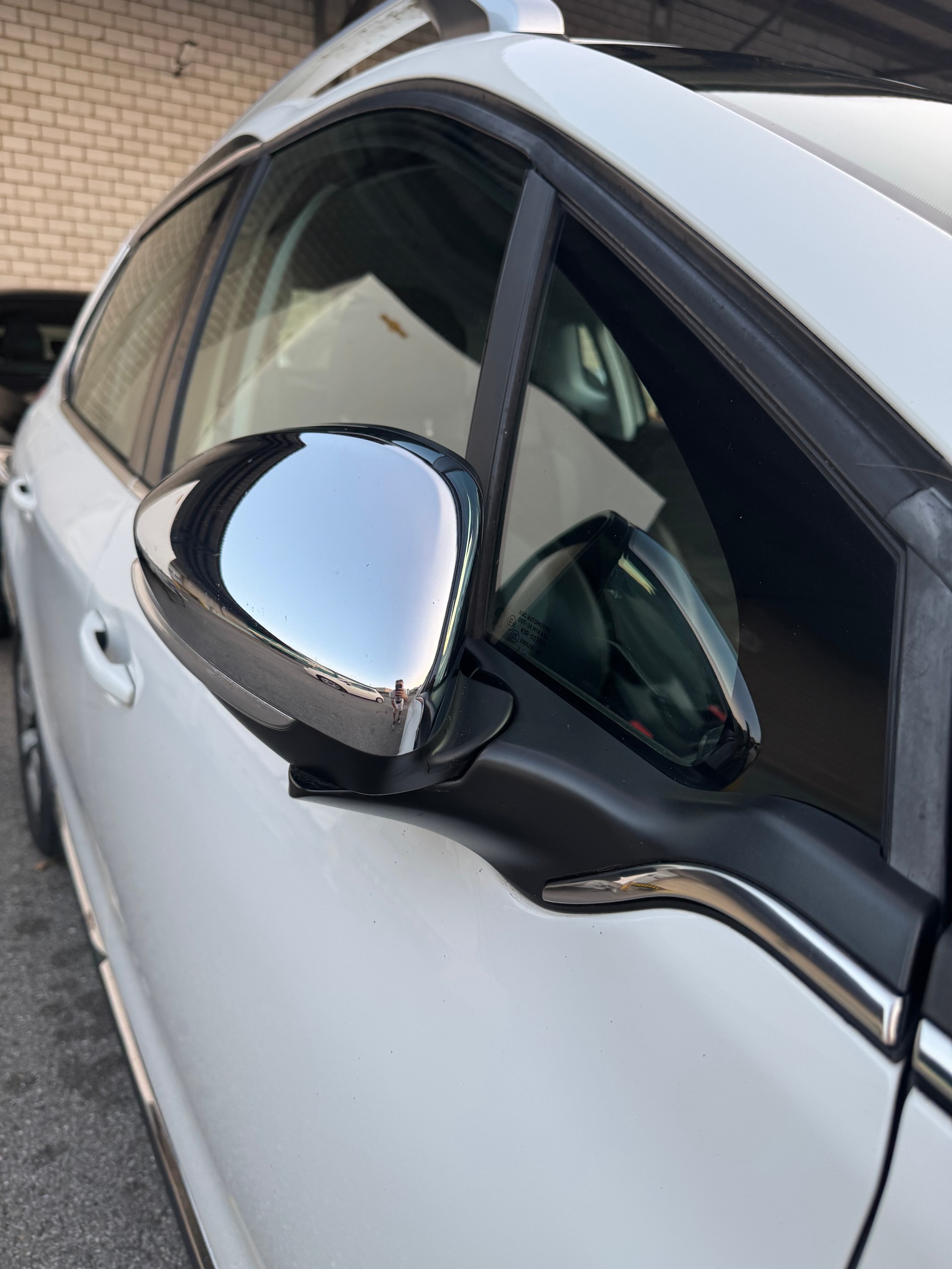 PEUGEOT 2008 1.6 e-HDi Allure EGS6-image-14