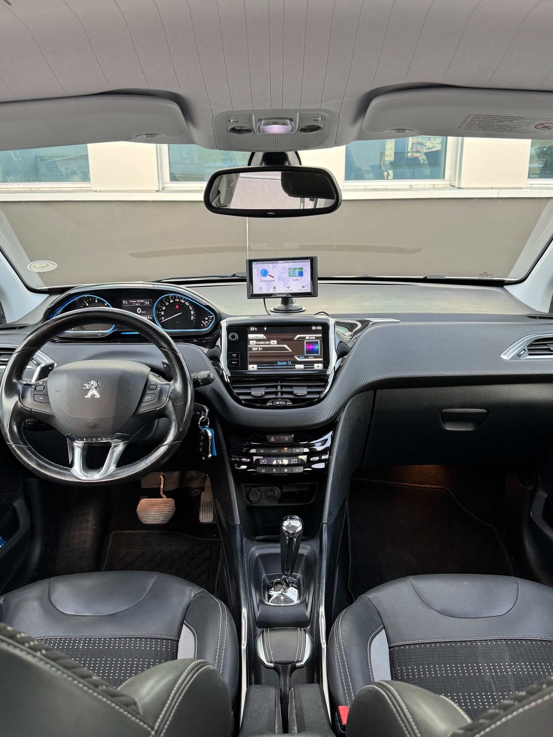 PEUGEOT 2008 1.6 e-HDi Allure EGS6-image-5