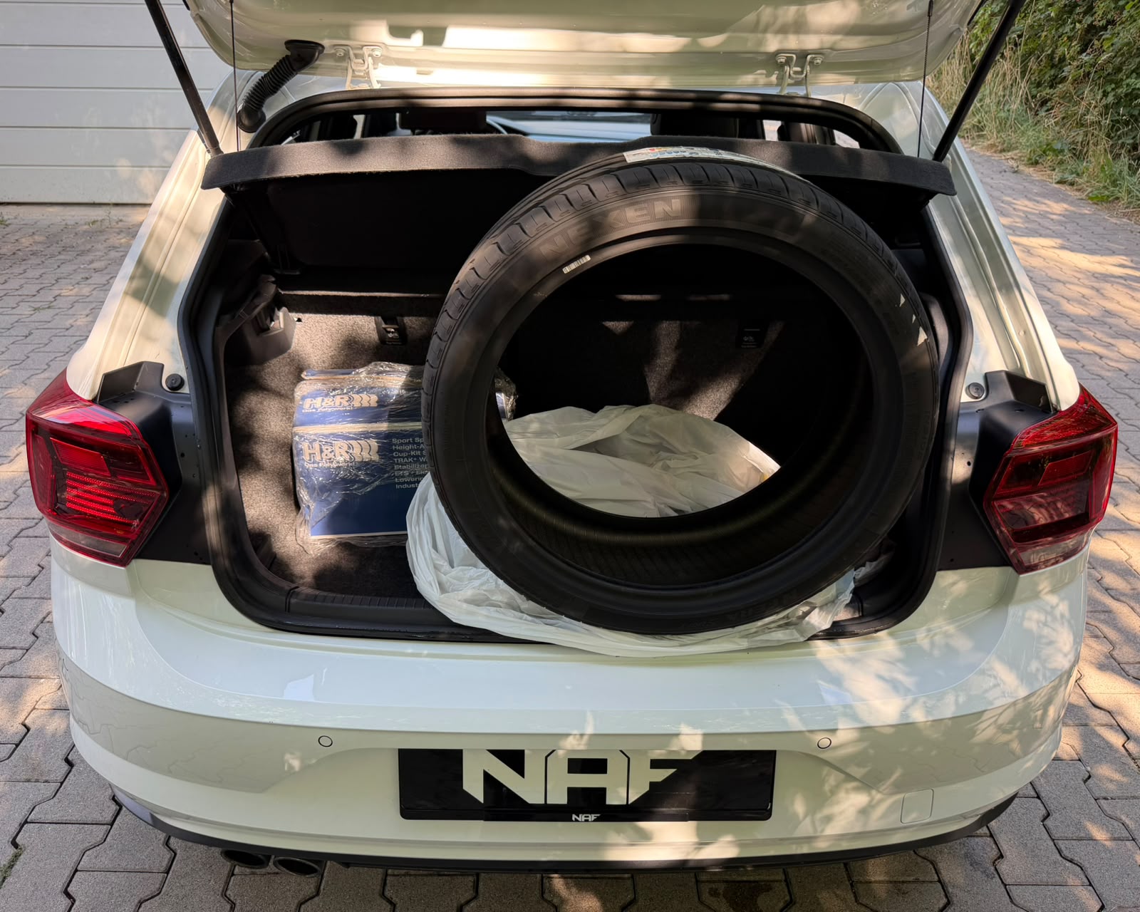 VW Polo 2.0 TSI GTI DSG-image-12