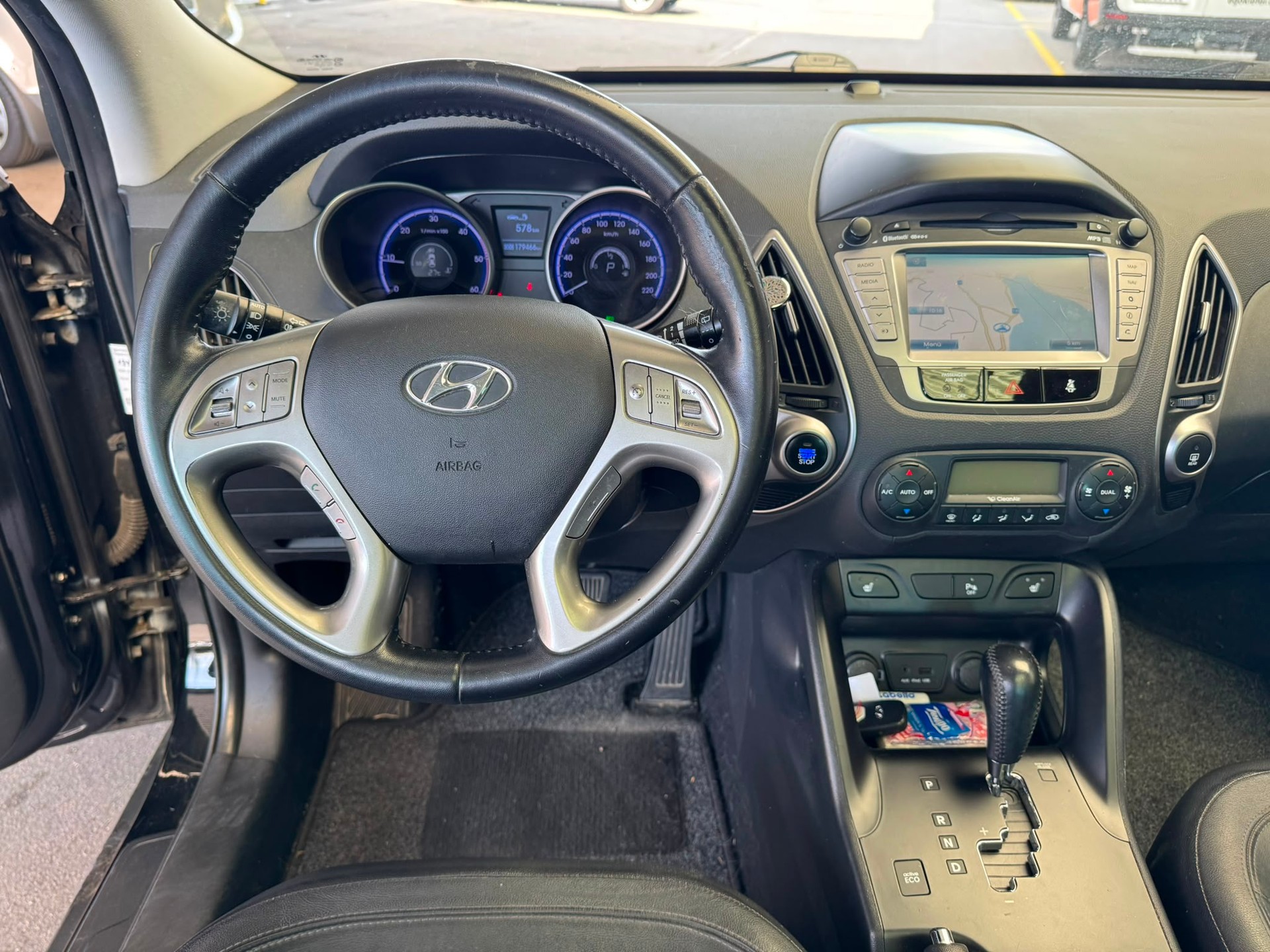 HYUNDAI iX 35 2.0 CRDi Style 4WD Automatic-image-9
