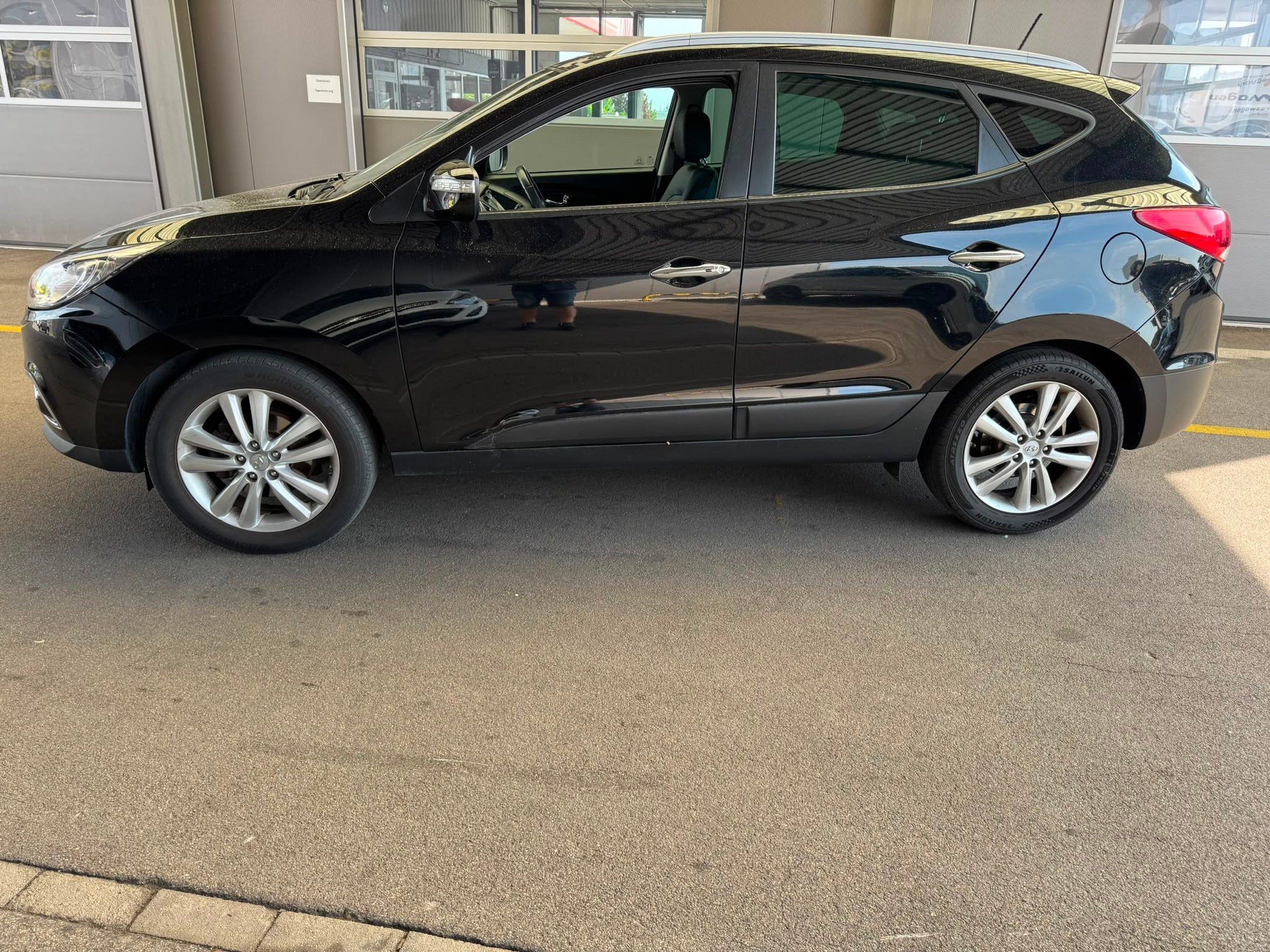 HYUNDAI iX 35 2.0 CRDi Style 4WD Automatic-image-3