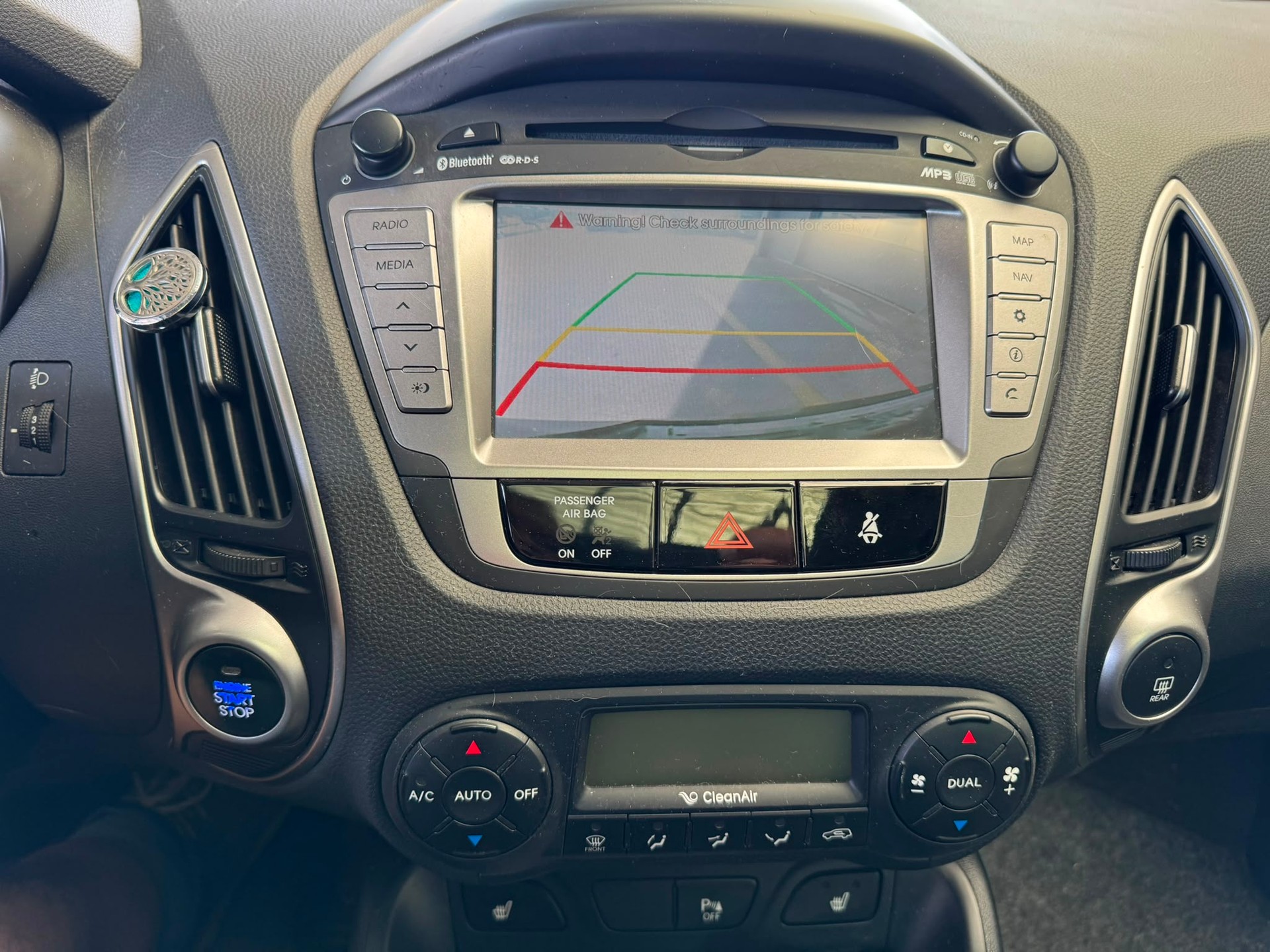 HYUNDAI iX 35 2.0 CRDi Style 4WD Automatic-image-10