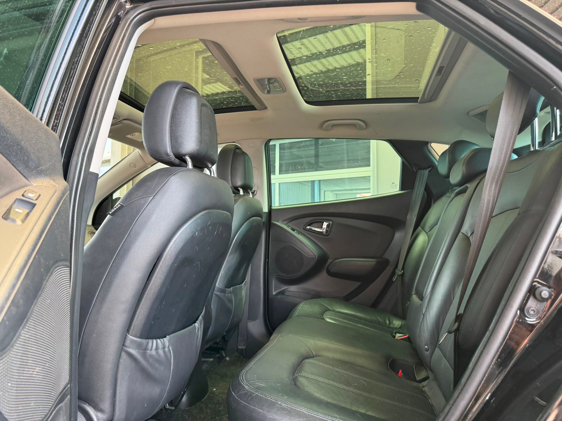 HYUNDAI iX 35 2.0 CRDi Style 4WD Automatic-image-13