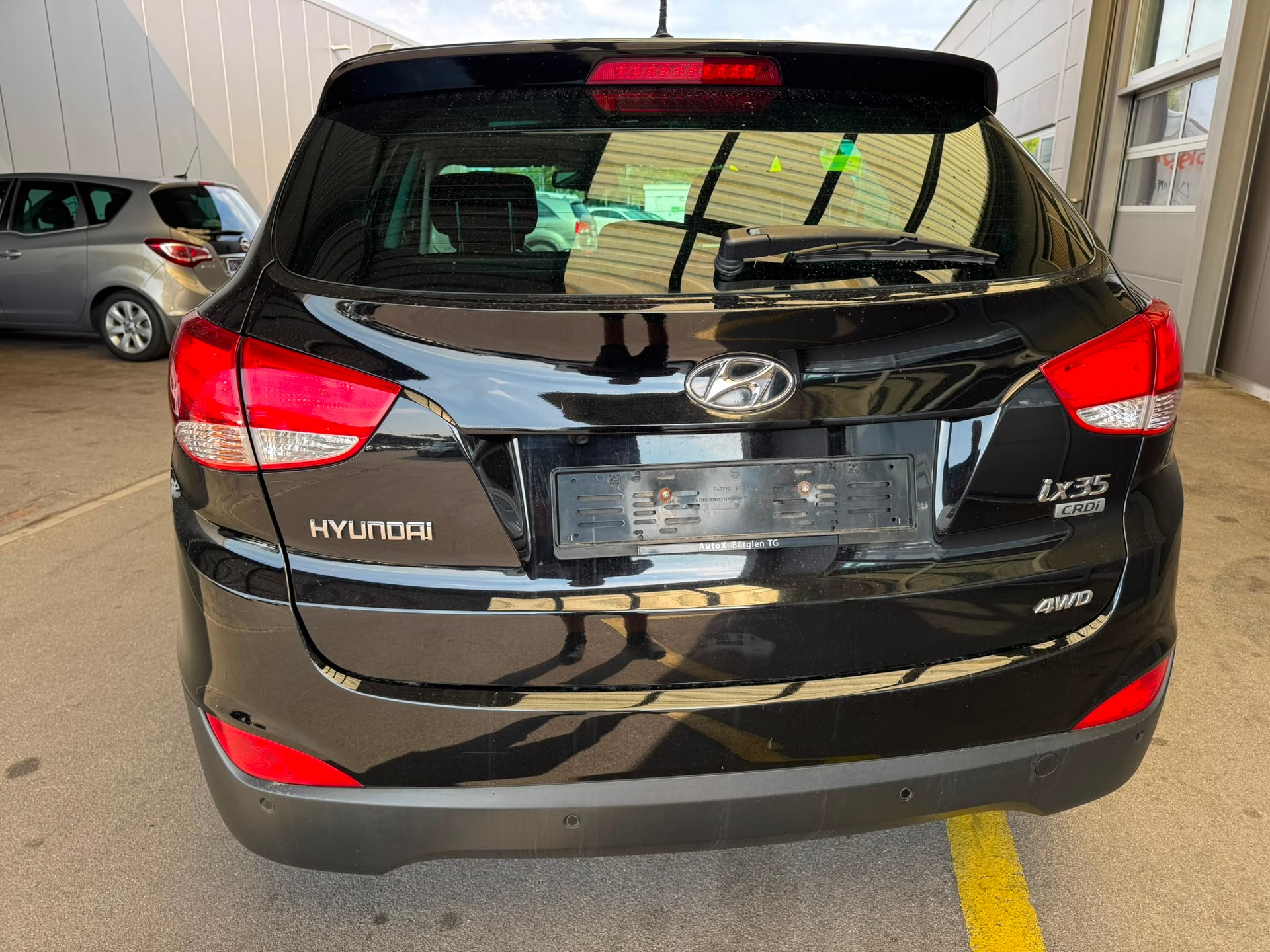 HYUNDAI iX 35 2.0 CRDi Style 4WD Automatic-image-6