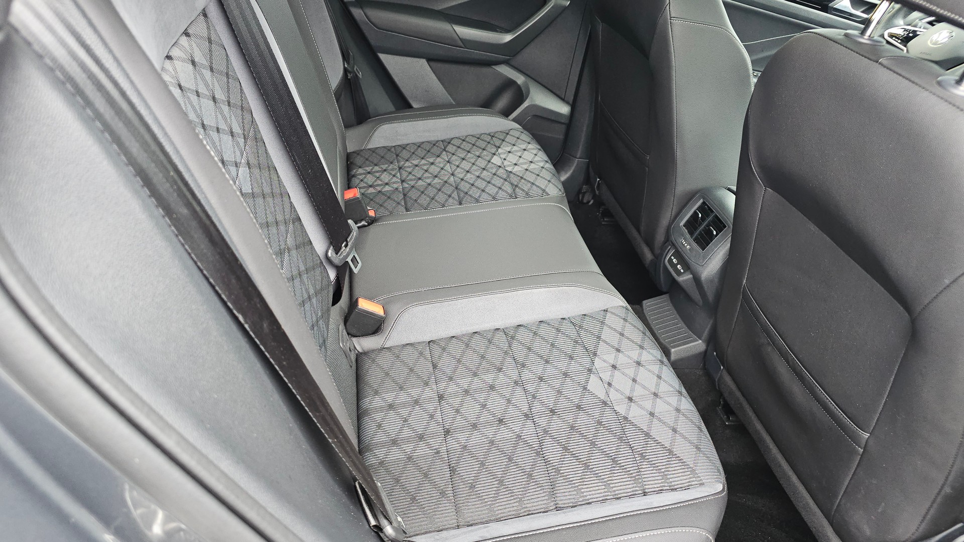 VW T-Roc 1.5 TSI EVO R-Line DSG-image-5