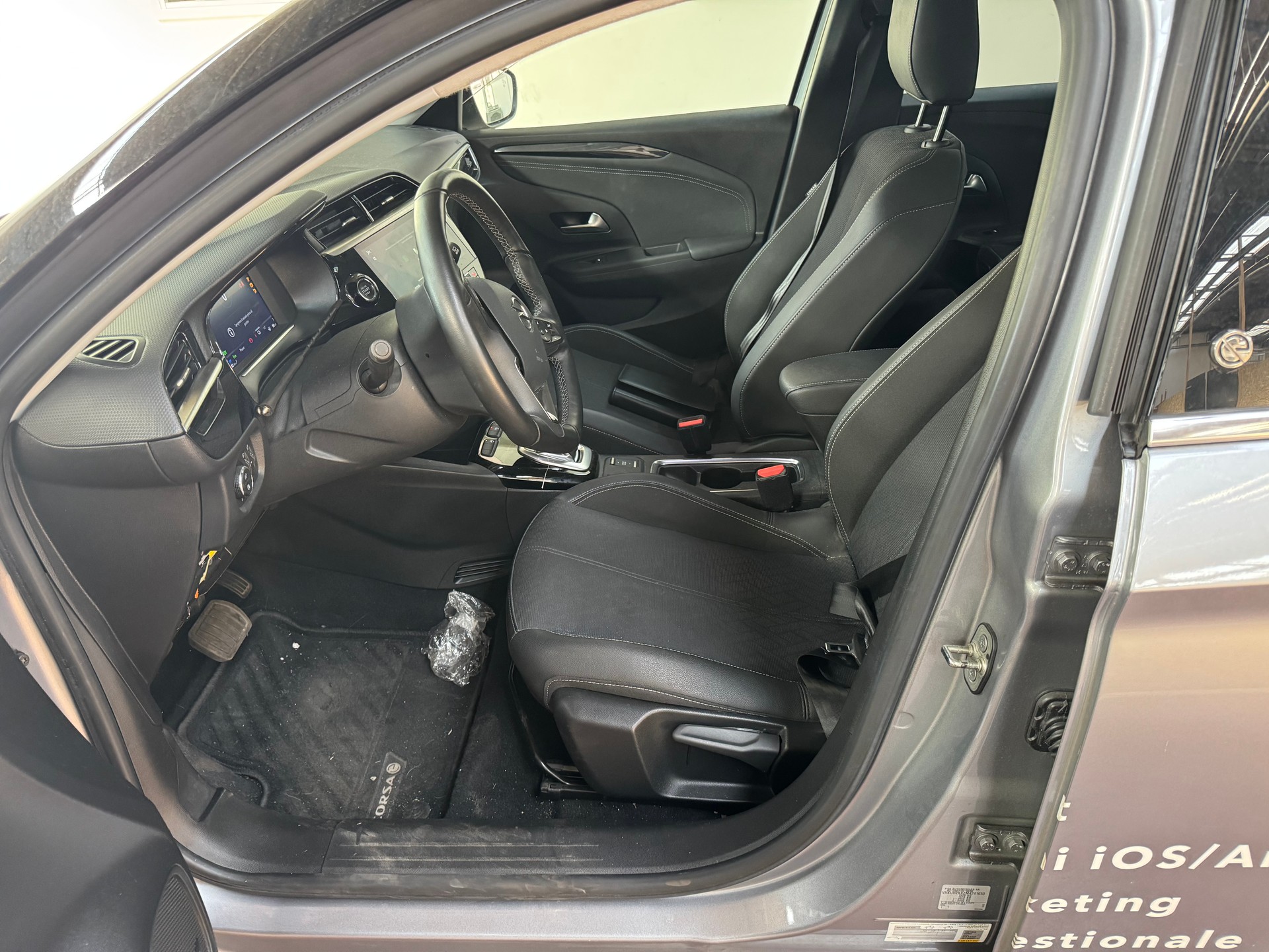 OPEL Corsa e-Elegance-image-10