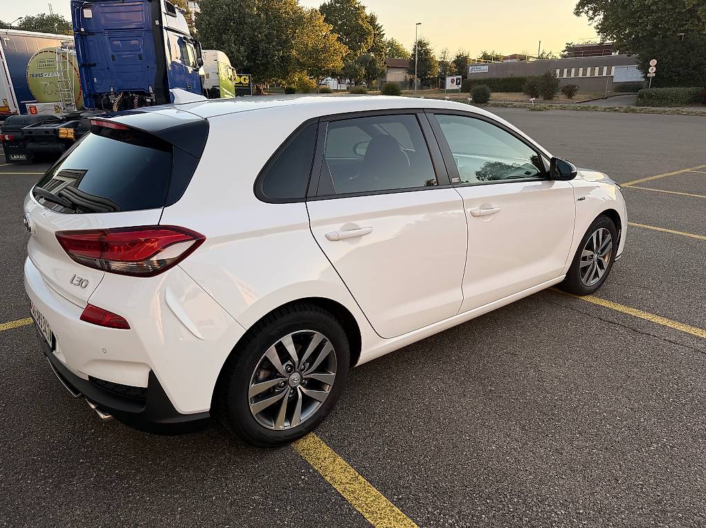 HYUNDAI i30-image-3
